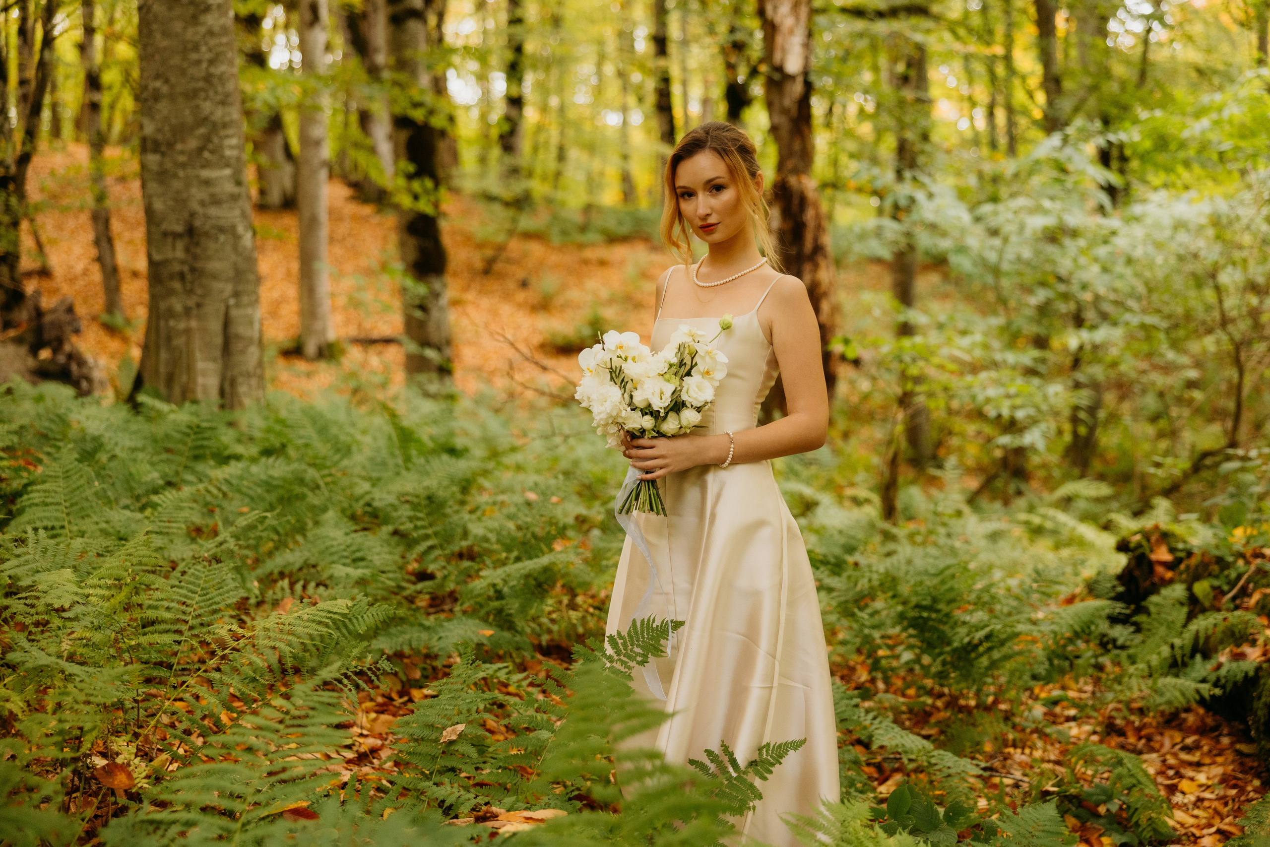 Love in Autumn forest. Wedding photographer in Tbilisi Ioseb Mamniashvili