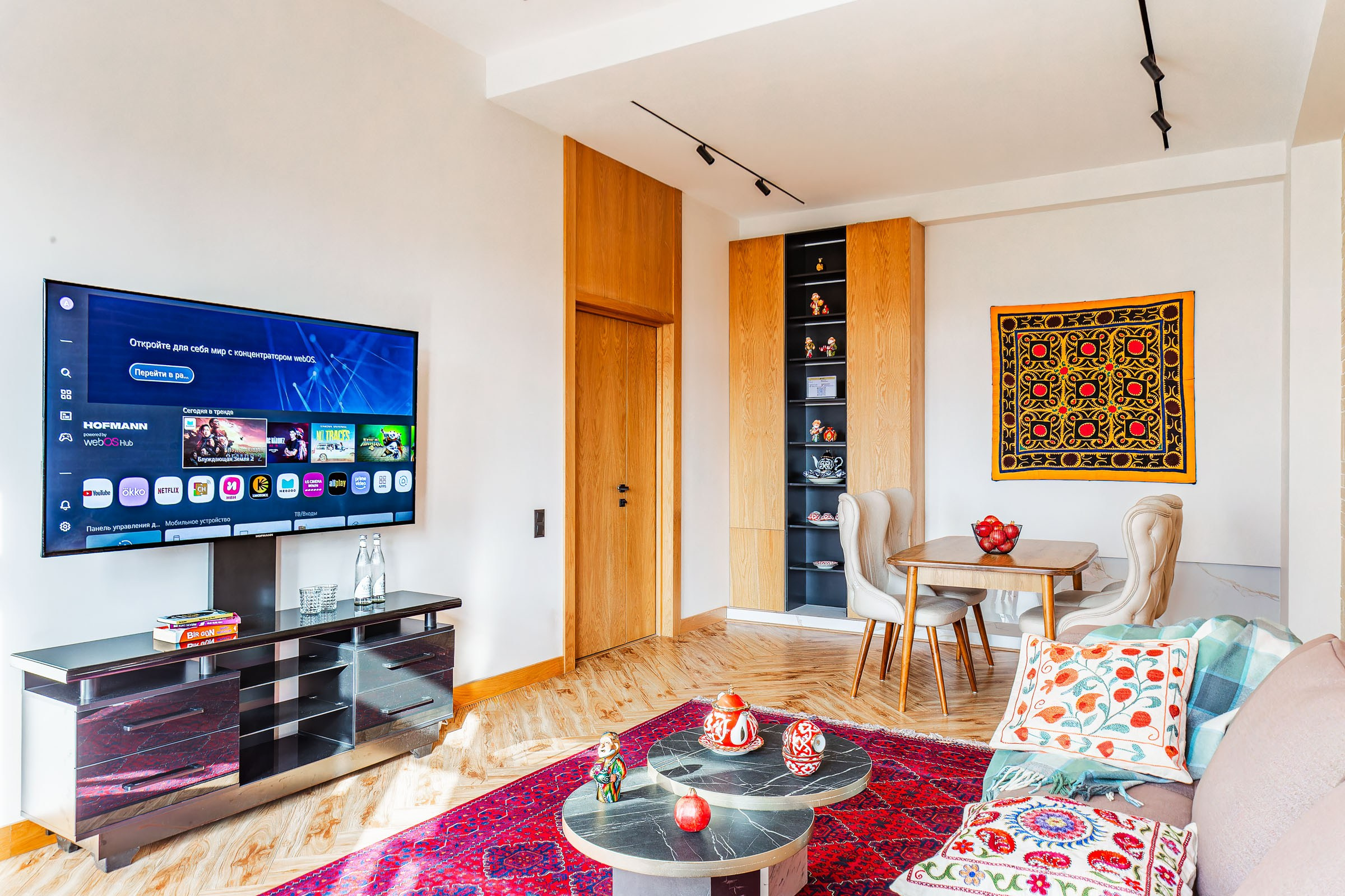 Интерьерный фотограф, Ташкент — рабочий кабинет с минималистичным дизайном.