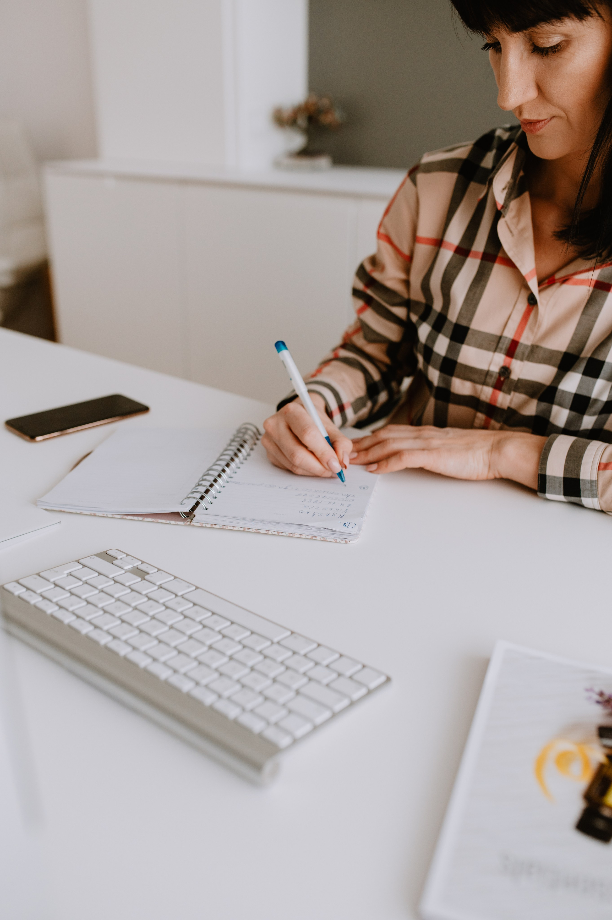 Yulia Dottera Aromatouch. ANNA-MARIA PHOTO CONTENT CREATOR — фотограф, естет, художник і візуальний експерт Instagram у Празі