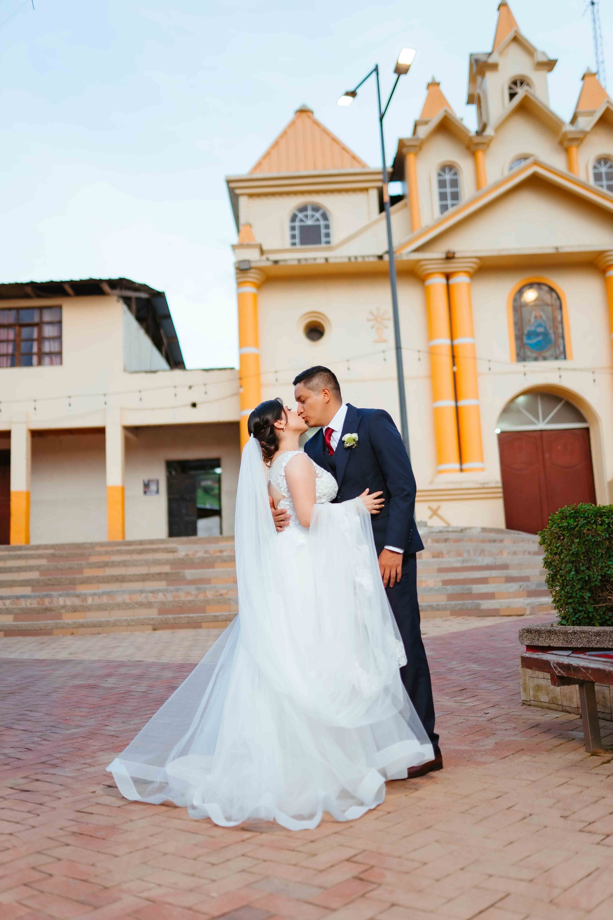 Jennifer y Vladimir. Fotógrafo de bodas en Loja Ecuador | Piero Alvarez PH