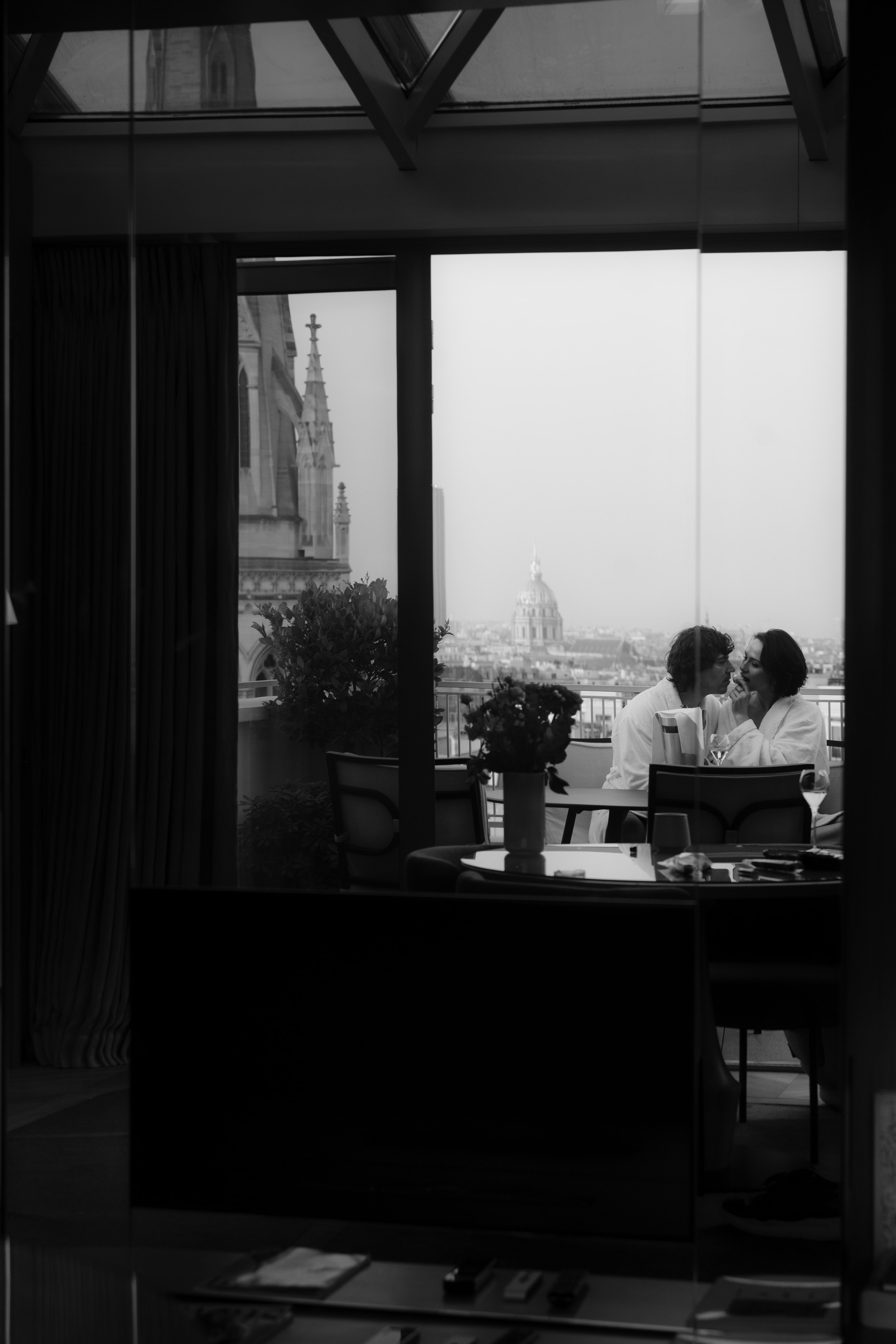 Ekaterina & Emanuele at Hôtel de Sers. Paris photographer — Polina Osipova