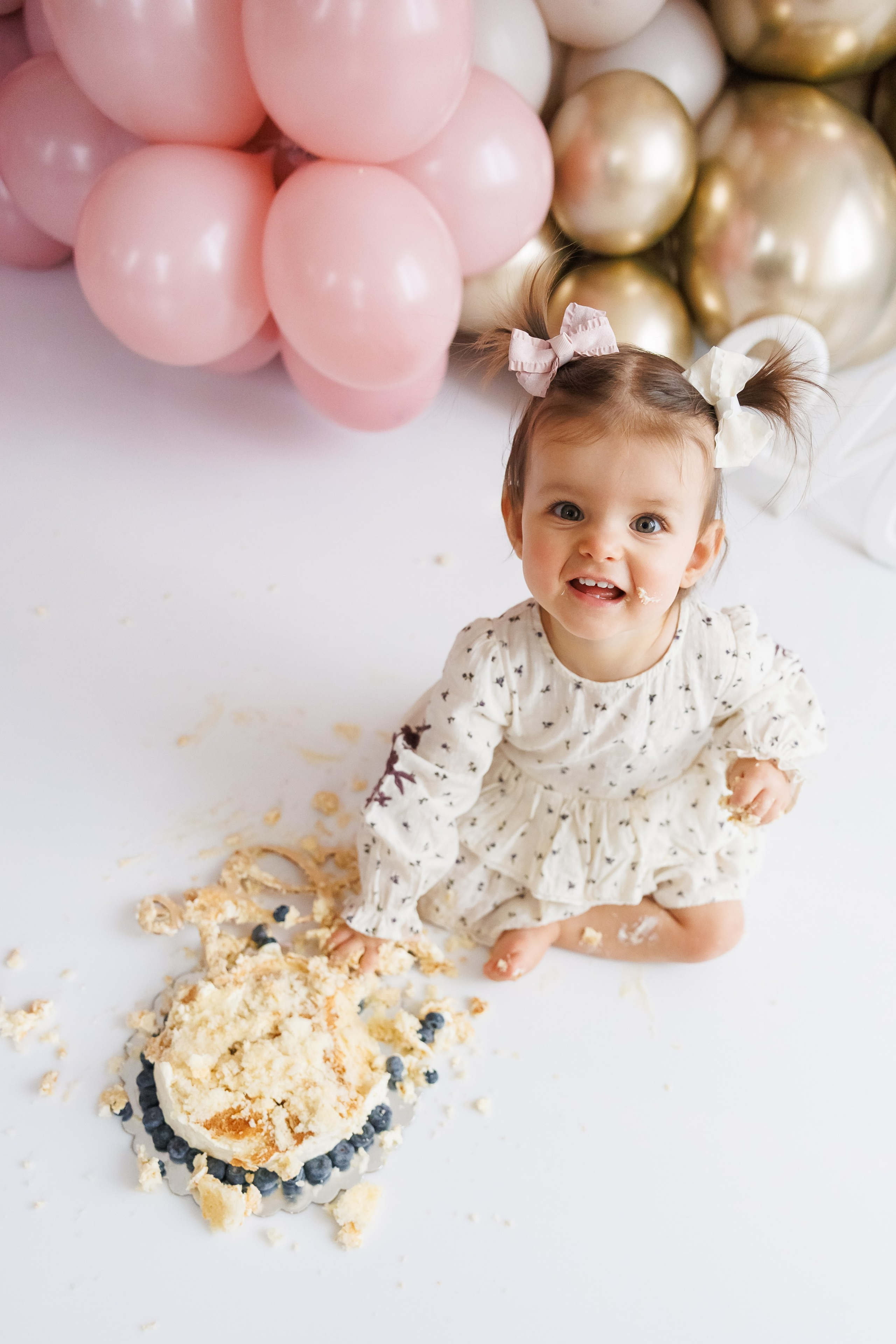 Smash cake. Фотограф Ирина Йотова