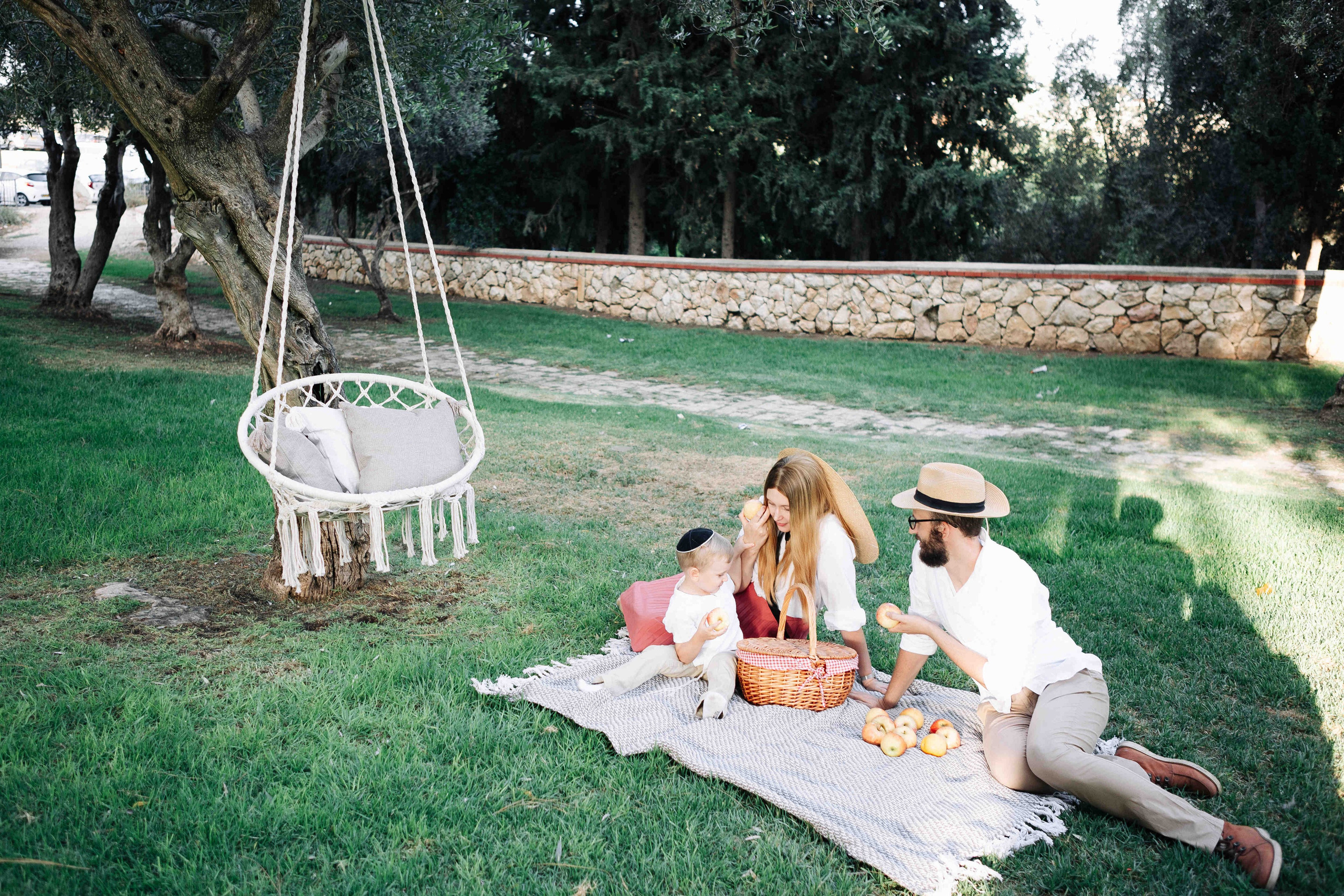 COZY PHOTO SESSION WITH A SWING. Https://shi-photo.com/