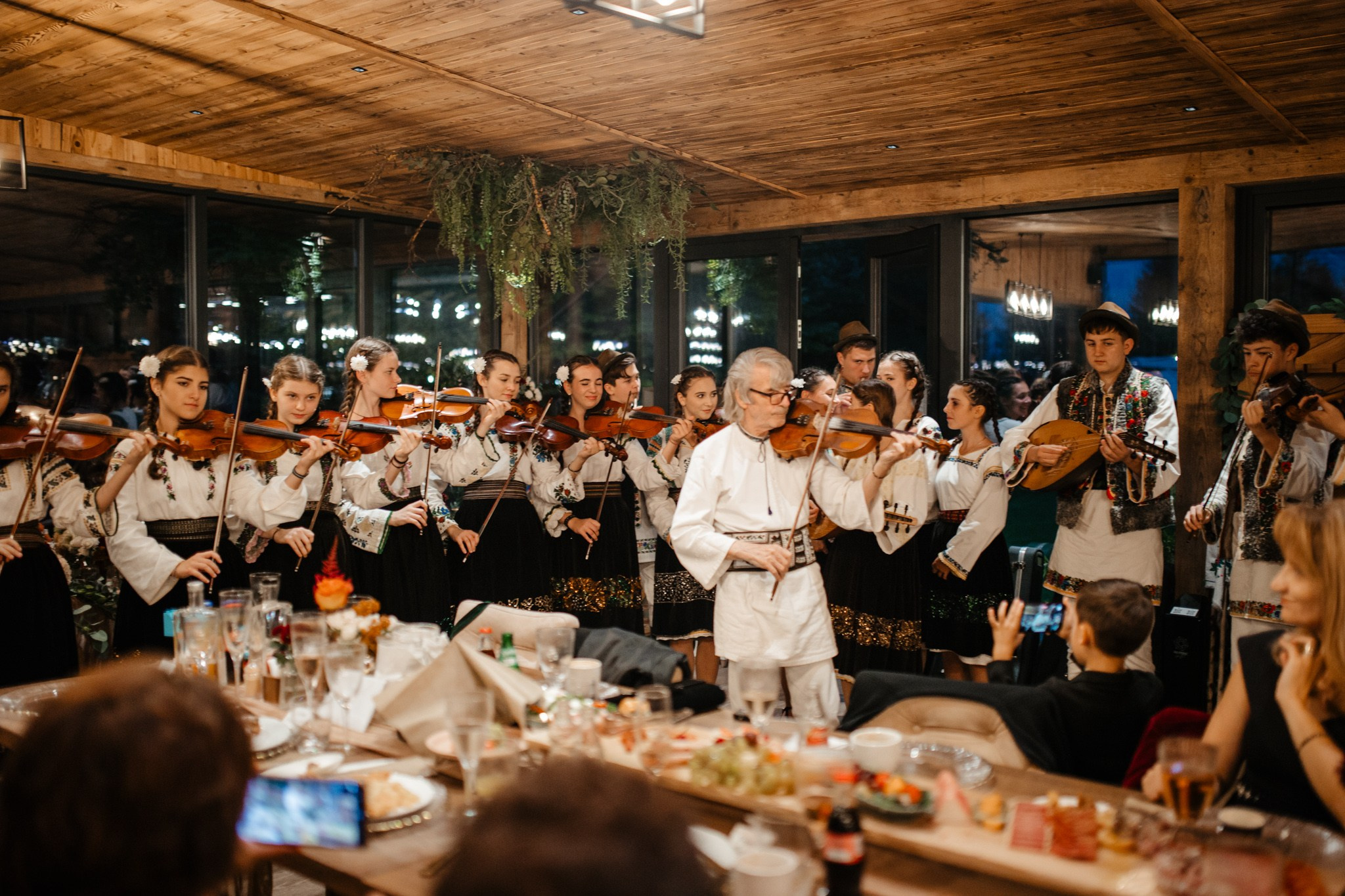 Nunta de Poveste la Sucevița: Cristi și Andreea. Servicii foto-video profesionale, pentru momente de neuitat