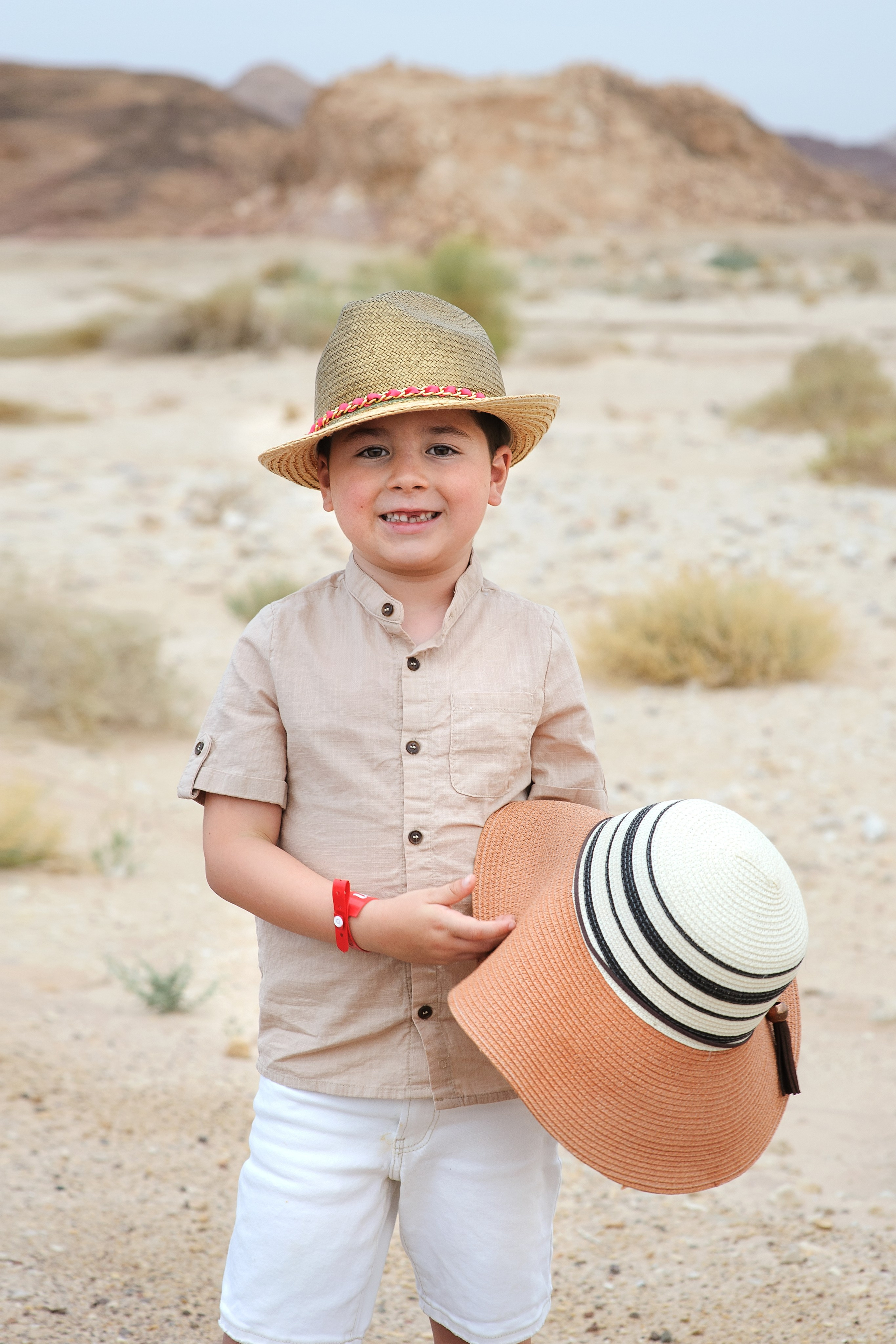 Family photoshooting in the Timna park_Laura&family. Family children pregnancy love stories photographer in Eilat Israel Olga Amchislavsky