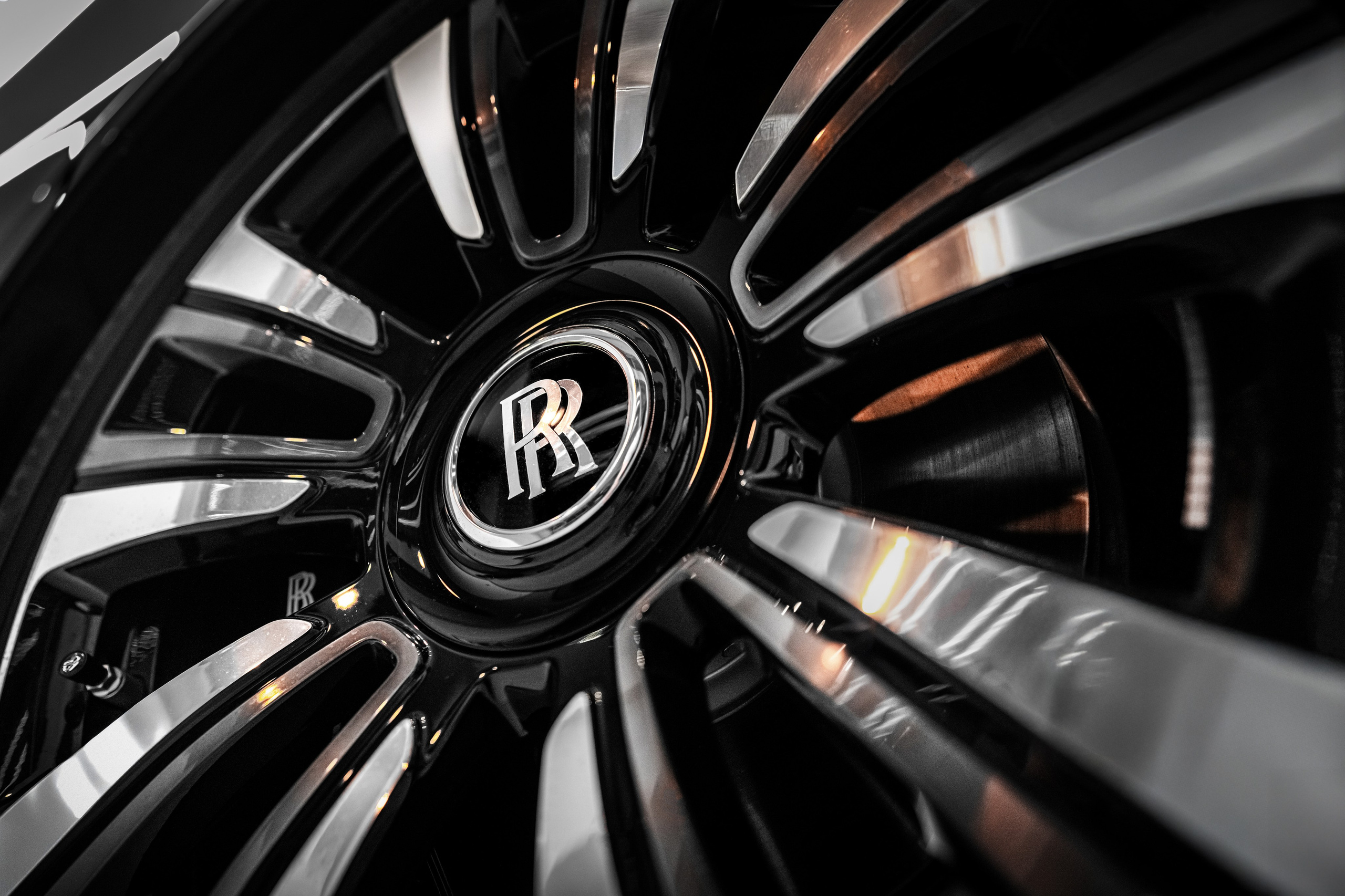 ROLLS-ROYCE. WORLDWIDE COMMERCIAL AUTOMOTIVE PHOTOGRAPHER