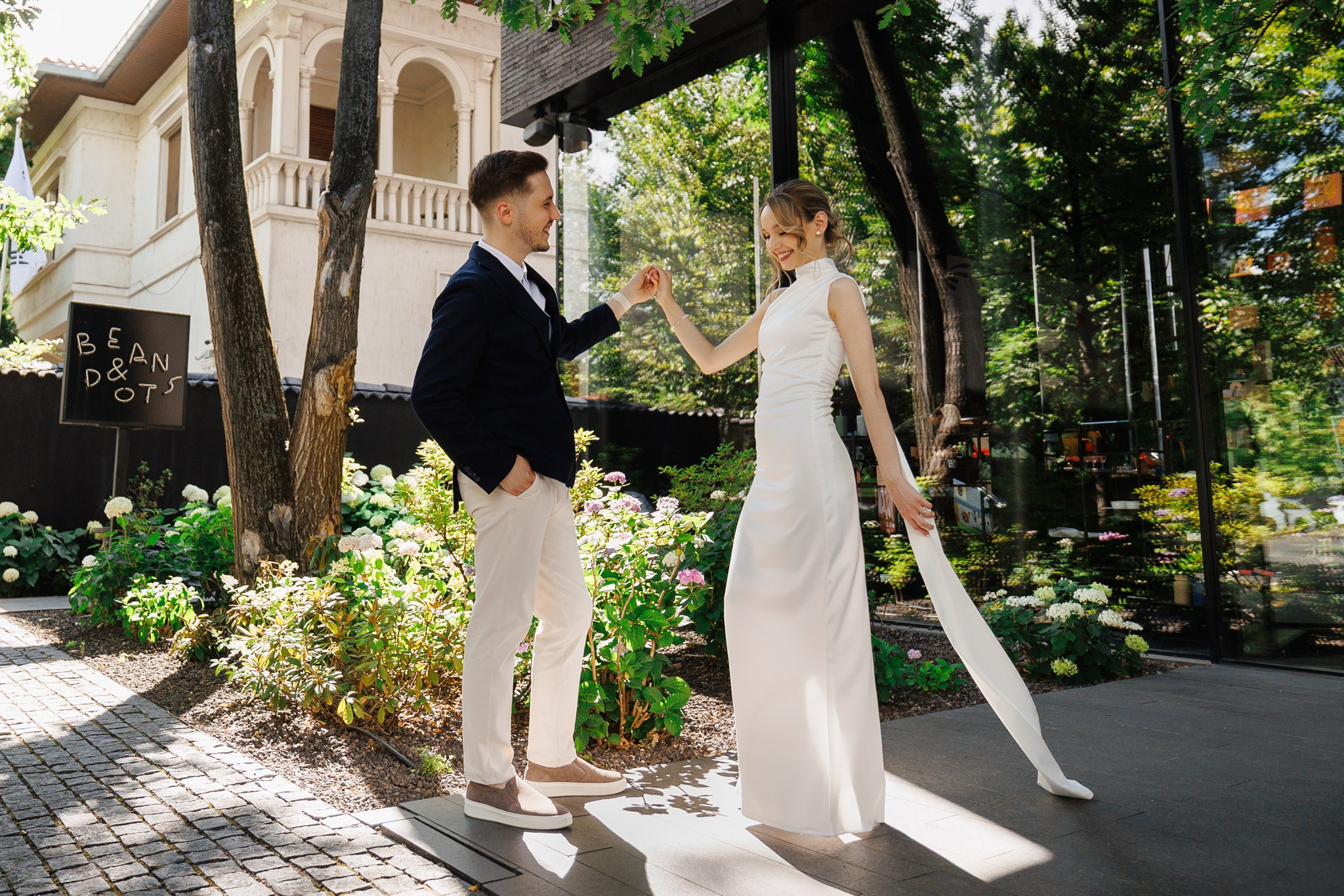 Cununie civila Andreea si Daniel - Sedinta foto la Chariot Cafe. Fotograf nunta Bucuresti - Manu Ivanciu | Fotograf botez