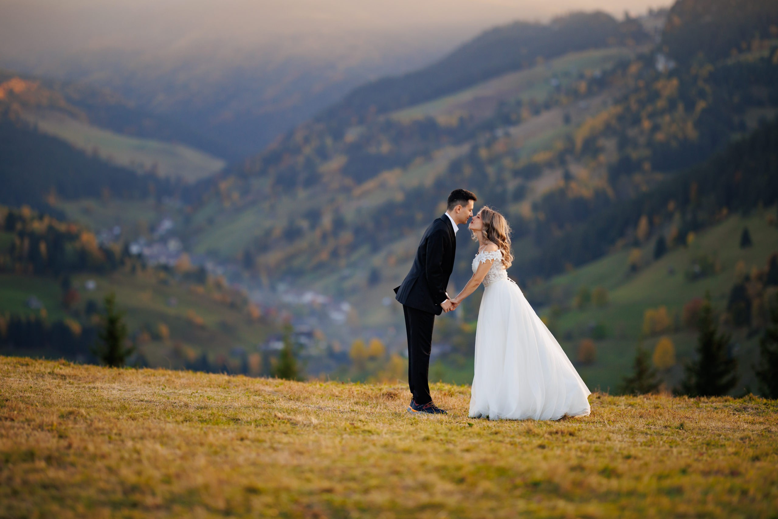 Sedinta foto Trash the dress/After wedding la munte. Fotograf nunta Bucuresti - Manu Ivanciu