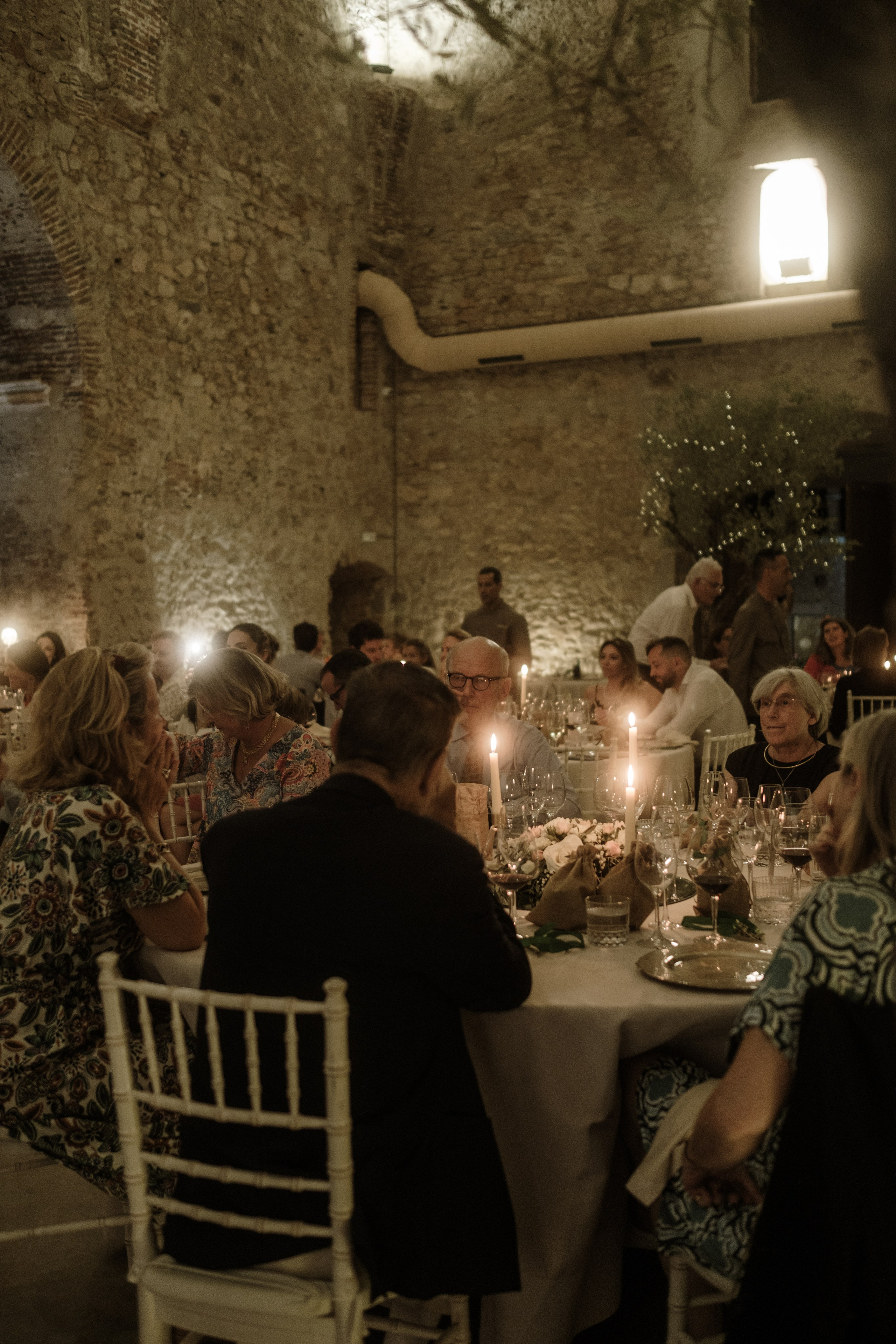 Svetlana & Alman. Monestir Sant Salvi. Paola fotógrafo / videografo de bodas en Barcelona