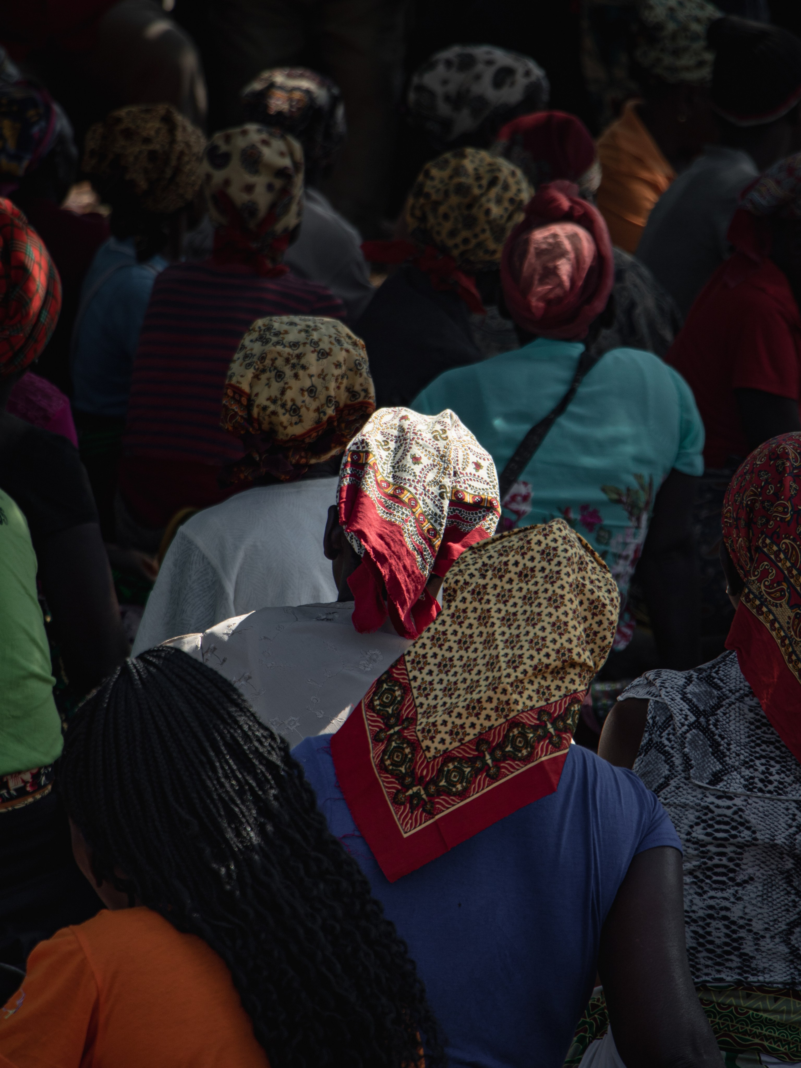 Chibuto, province de Gaza, Mozambique. Ce projet est emblématique d’un modèle extractiviste imposé d’en haut, où les intérêts économiques priment sur les droits des communautés rurales. À Chibuto comme ailleurs au Mozambique, la course aux ressources naturelles menace la souveraineté alimentaire, la santé publique et la justice sociale.