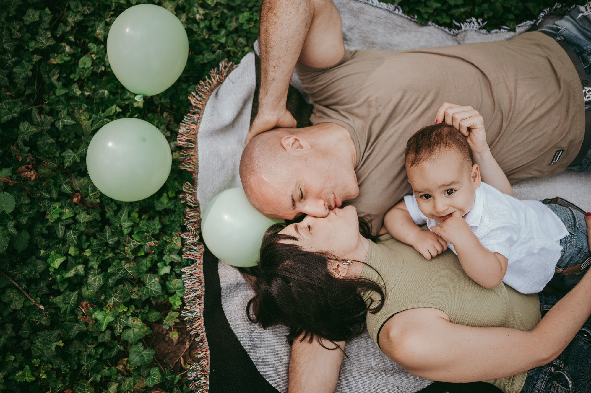 Oleg 1. rodjendan. Deciji i porodicni fotograf u Beogradu Oksana Skendzic