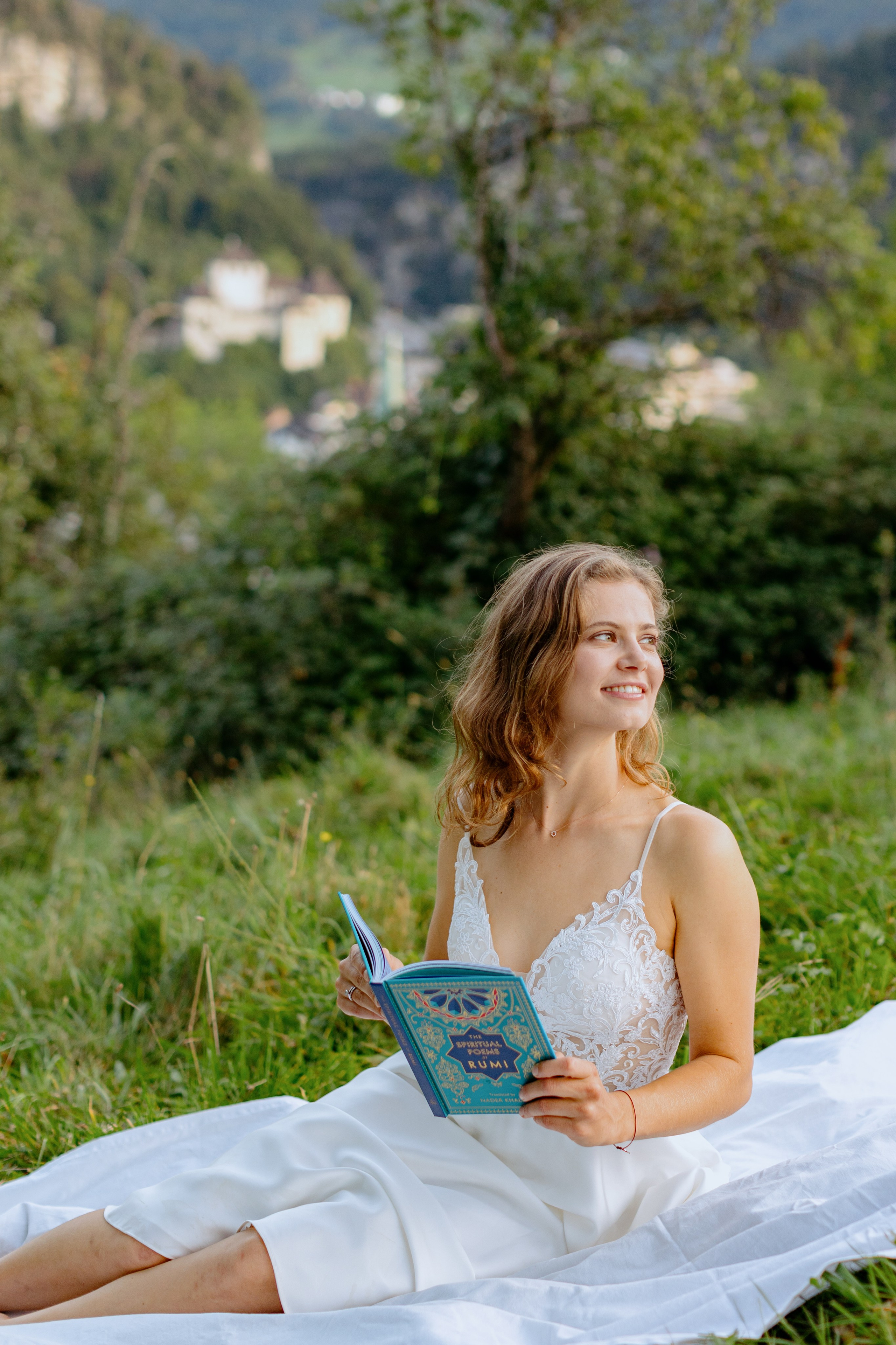 Morning of the bride. Amazing photo session at a time convenient for you. Y