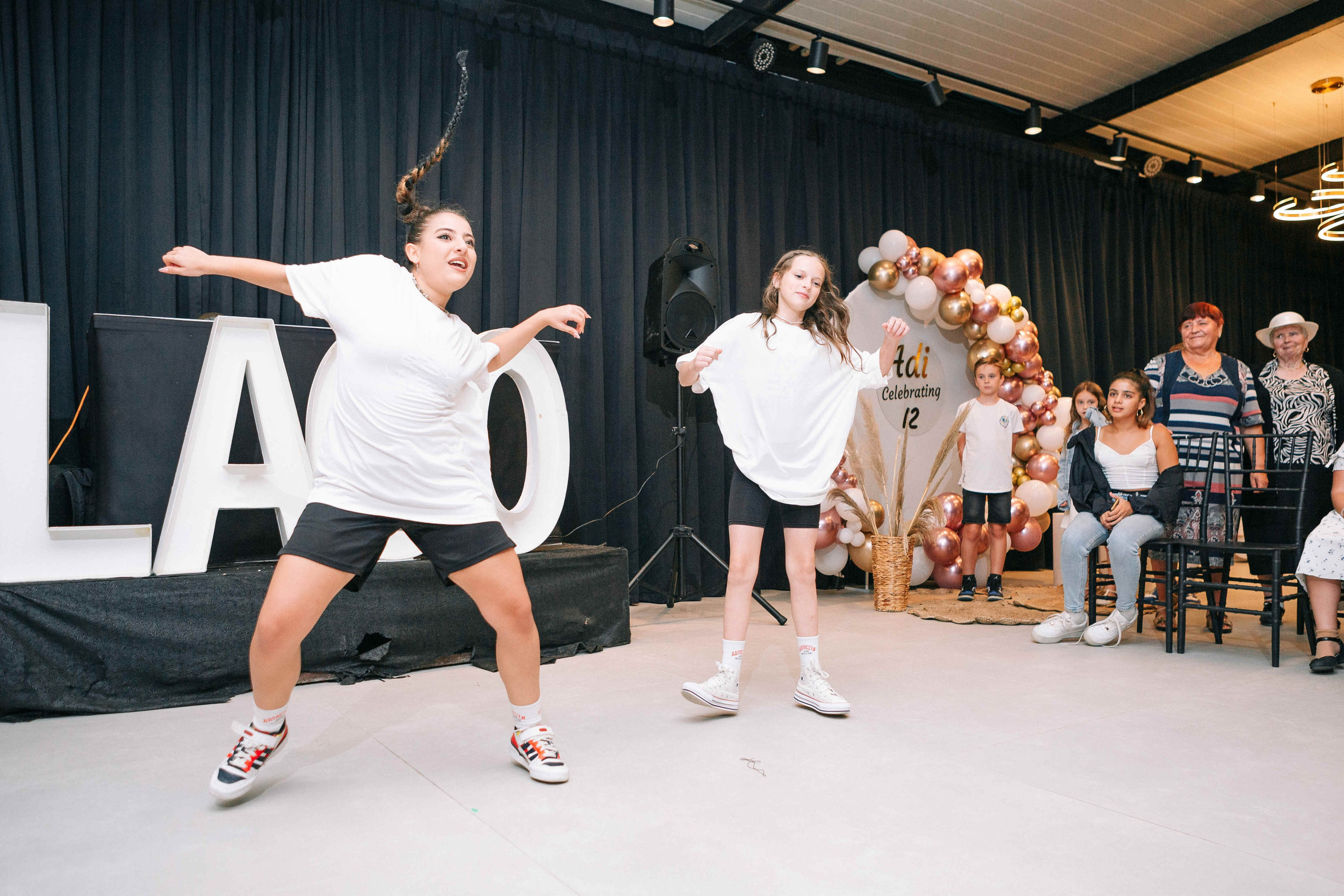 PARTY WITH FRIENDS. Https://shi-photo.com/