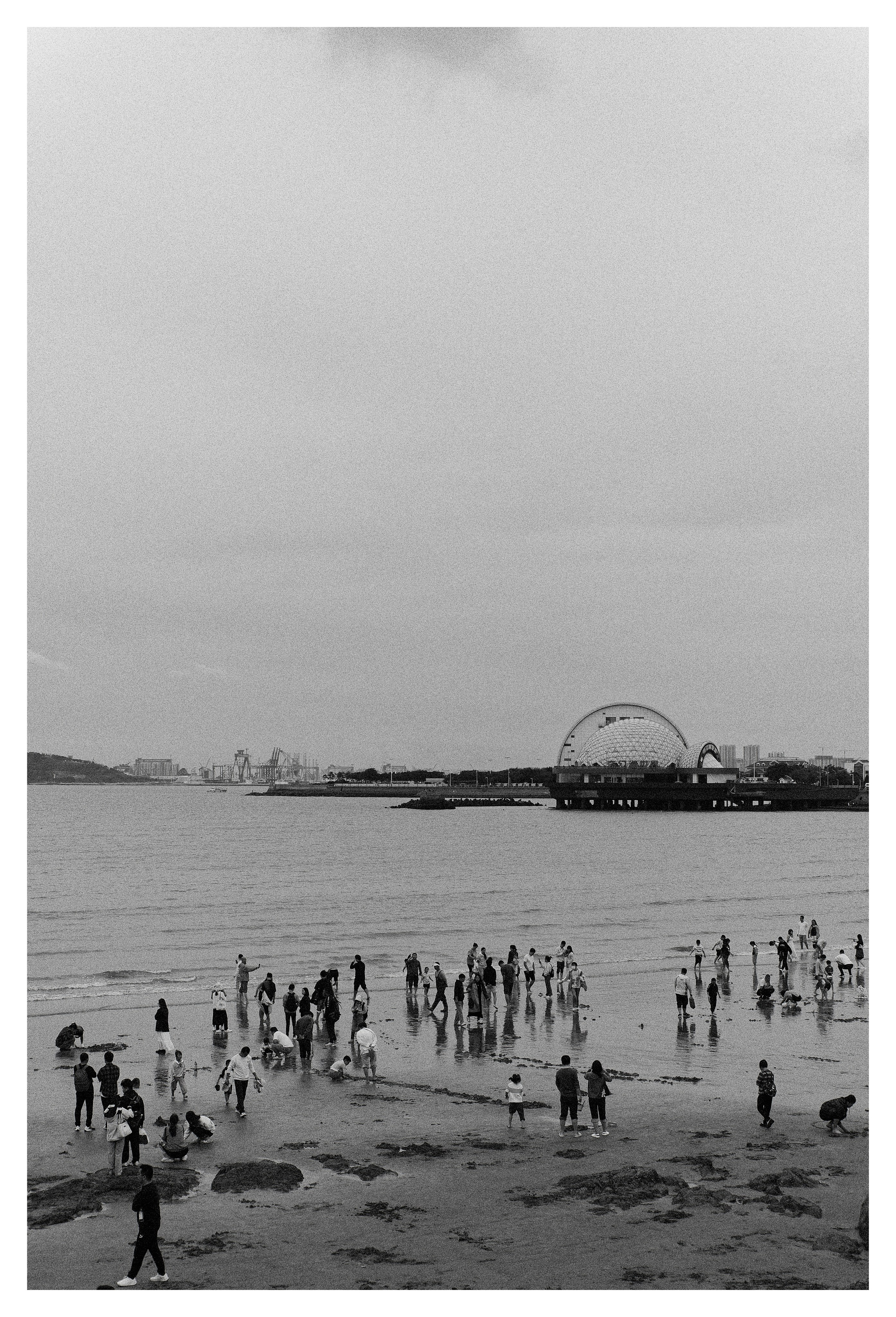 Capturing Life in Black and White: Candid Street Photography