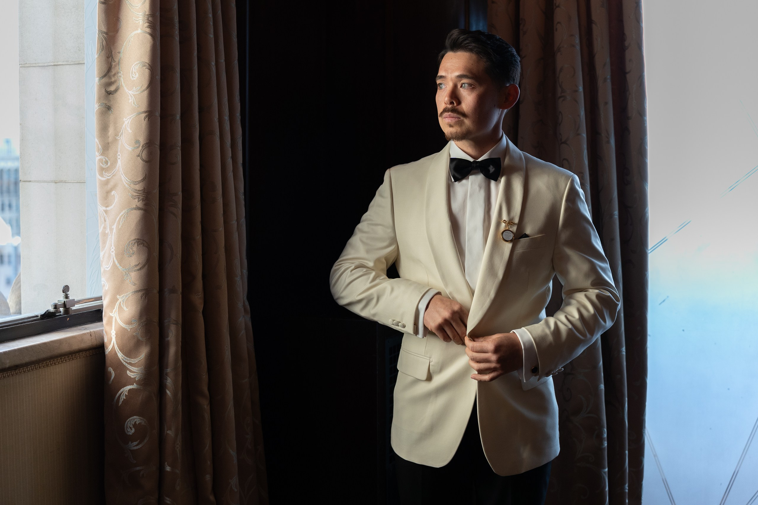 Elegant photo of the groom getting ready in The Oviatt