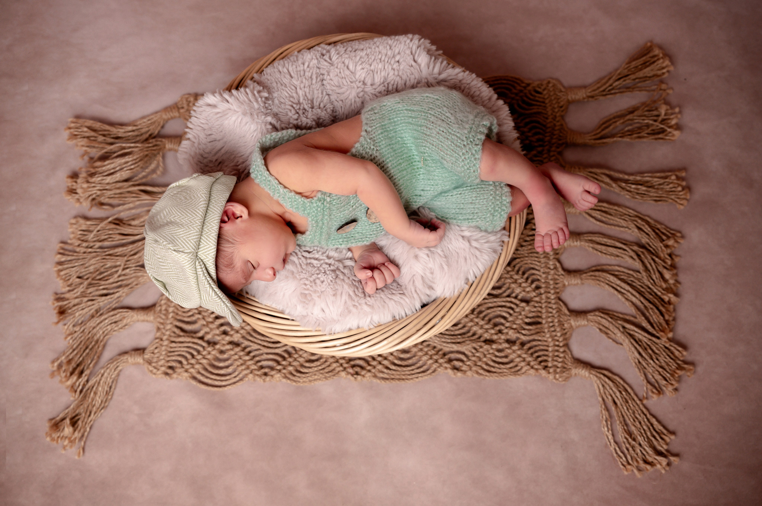 Newborn Photoshoot. Professional Photograher, Antwerpen/Belgium