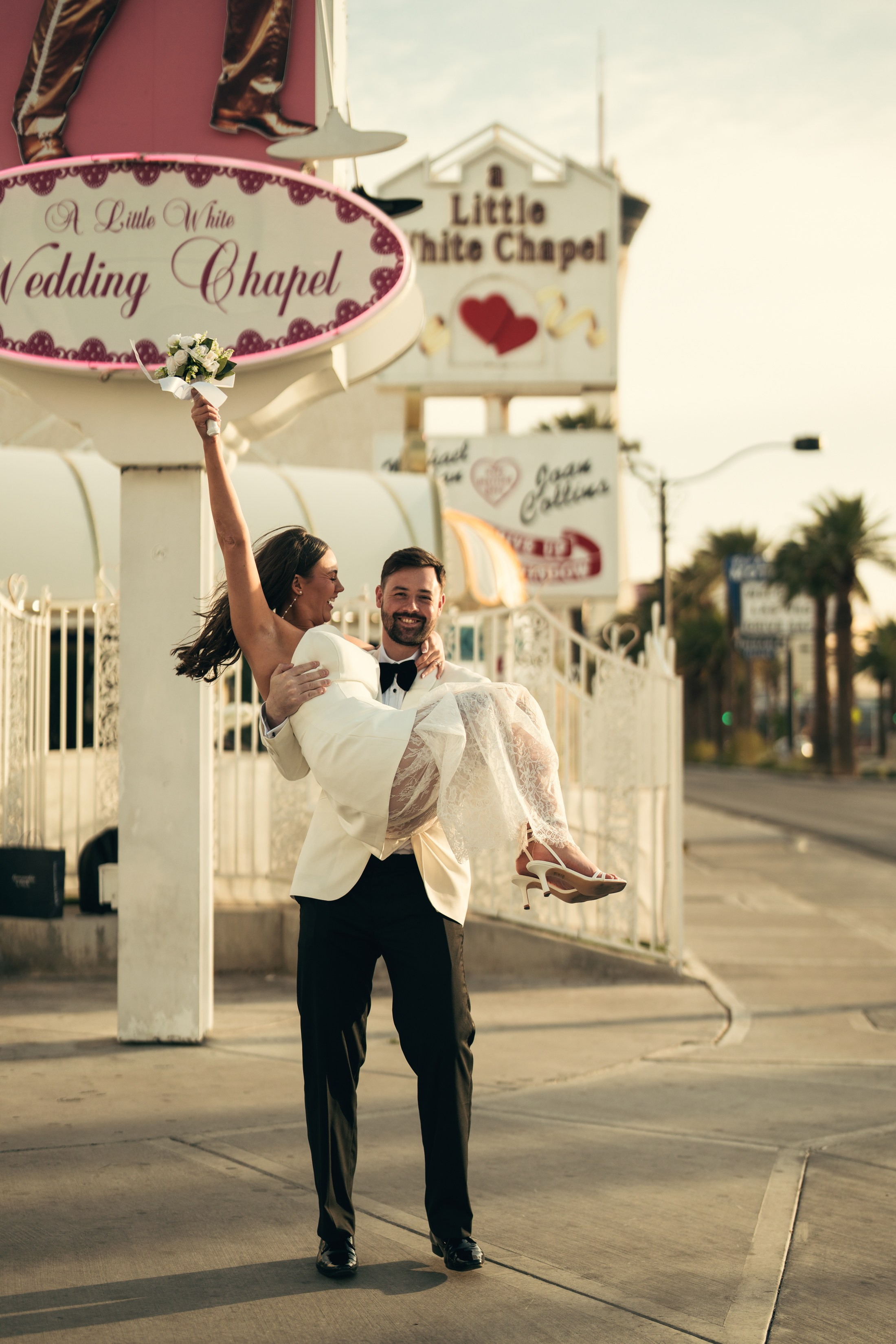 Lewis&Helana. Wedding & elopement photographer Viktoriya Kravtsov. Las Vegas