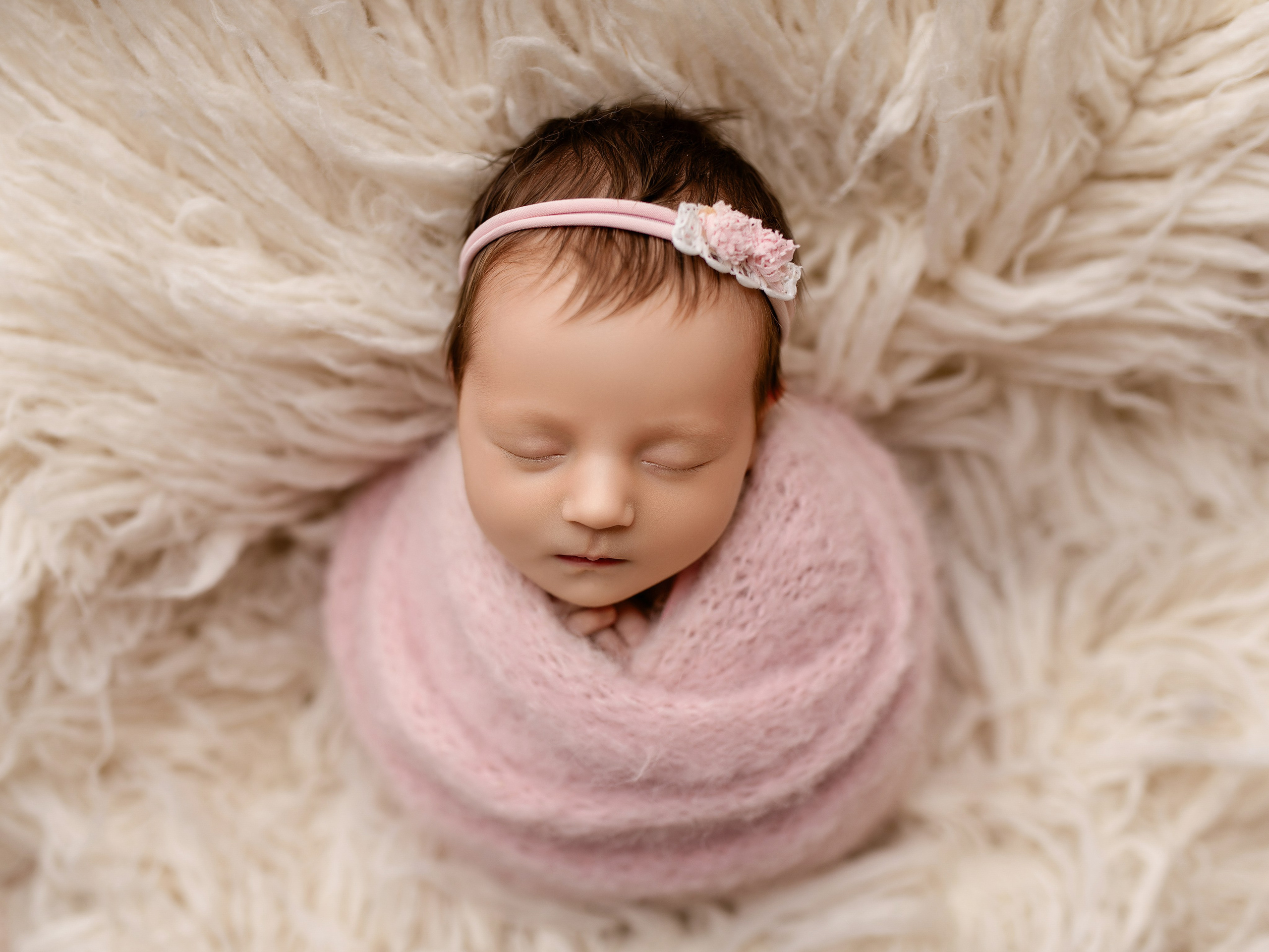 Esu Aleksandra naujagimių ir kudikių fotografė iš Vilniaus