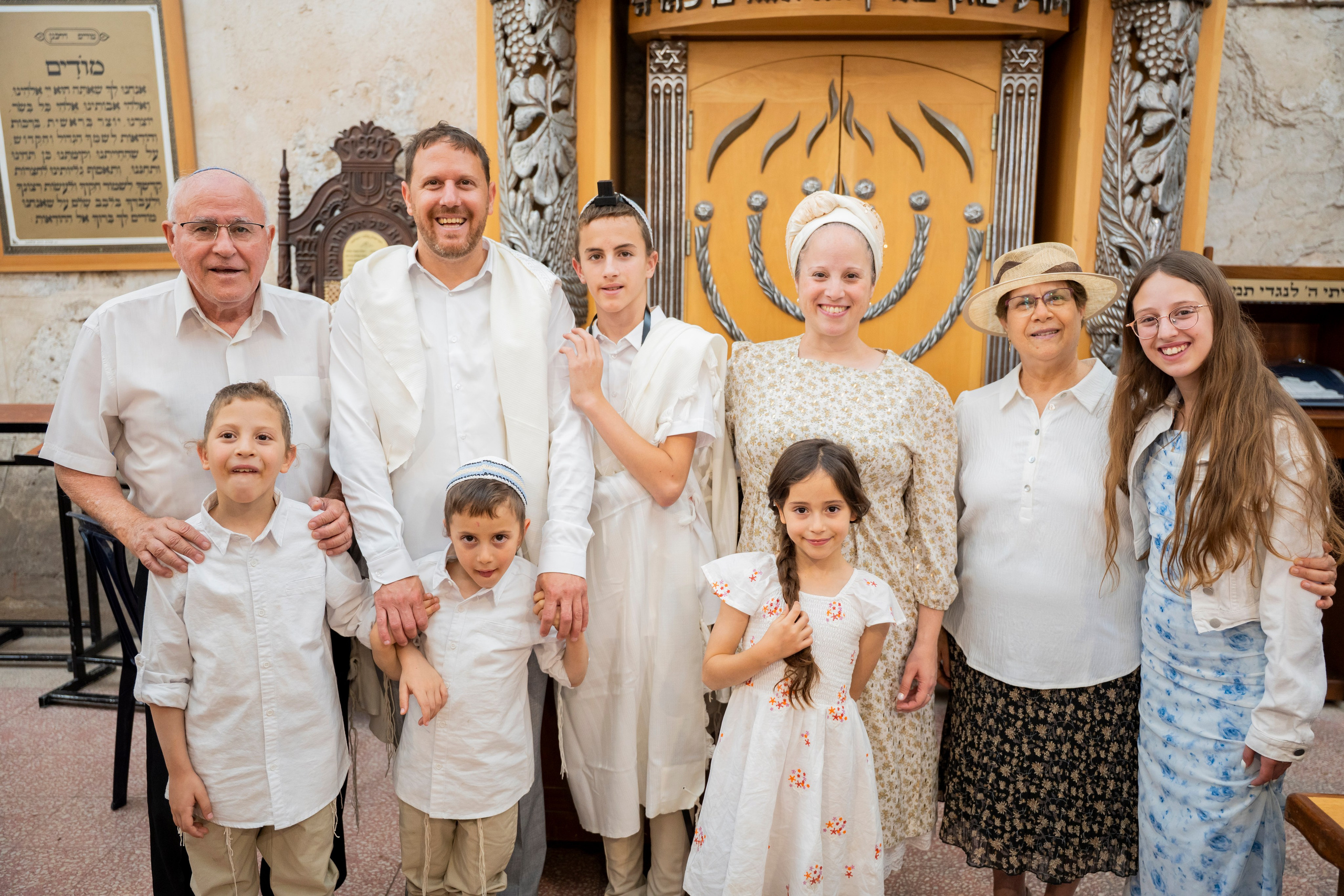 הנחת התפילין רפאל לוי. יוסף מזרחי צילום חתונה, ברית וזוגיות. צלם מקצועי שאוהב להוציא אתכם הכי יפים ברגעים הכי מרגשים