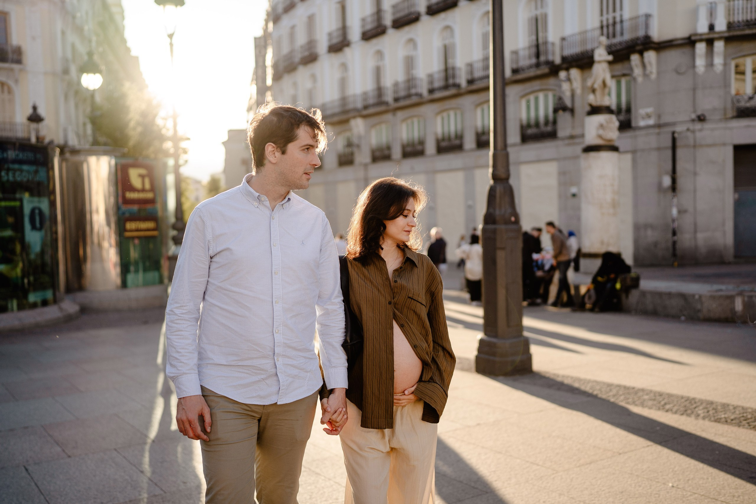 Maternity Photoshoot in Madrid Center | Four Seasons & Sol Couple Session