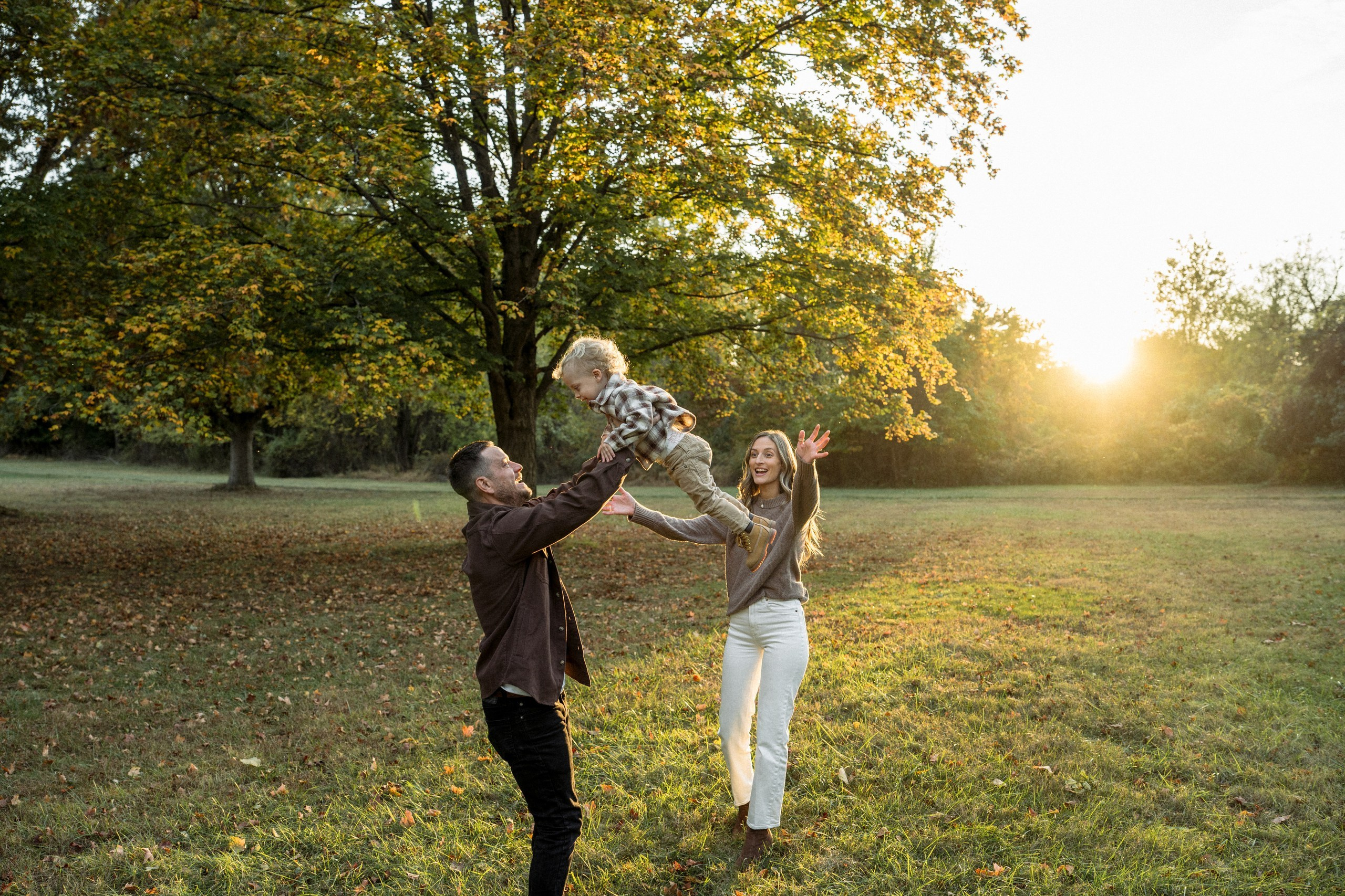 Mike, Kerianne, Hendrix. Alisa Tant — Family and newborn photographer Bucks County, Montgomery county, Philadelphia, NJ