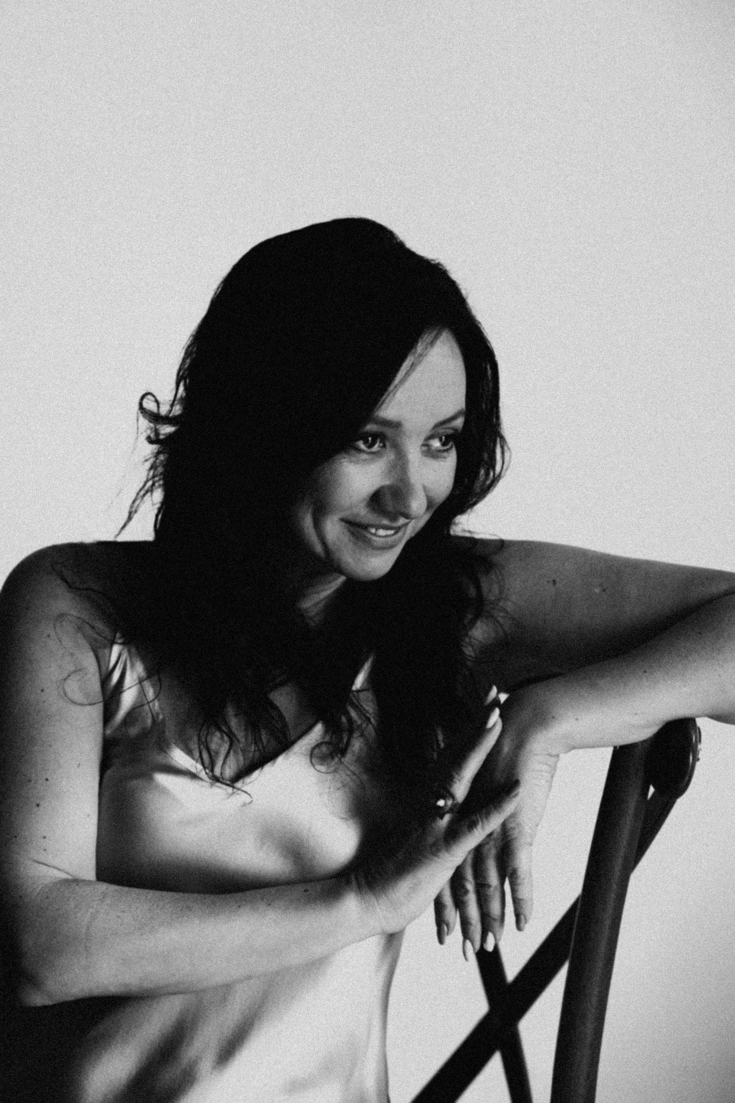 K. Rawnoir- Portrait photography by Daria Paliy.Timeless black&white portraits of women in NYC area