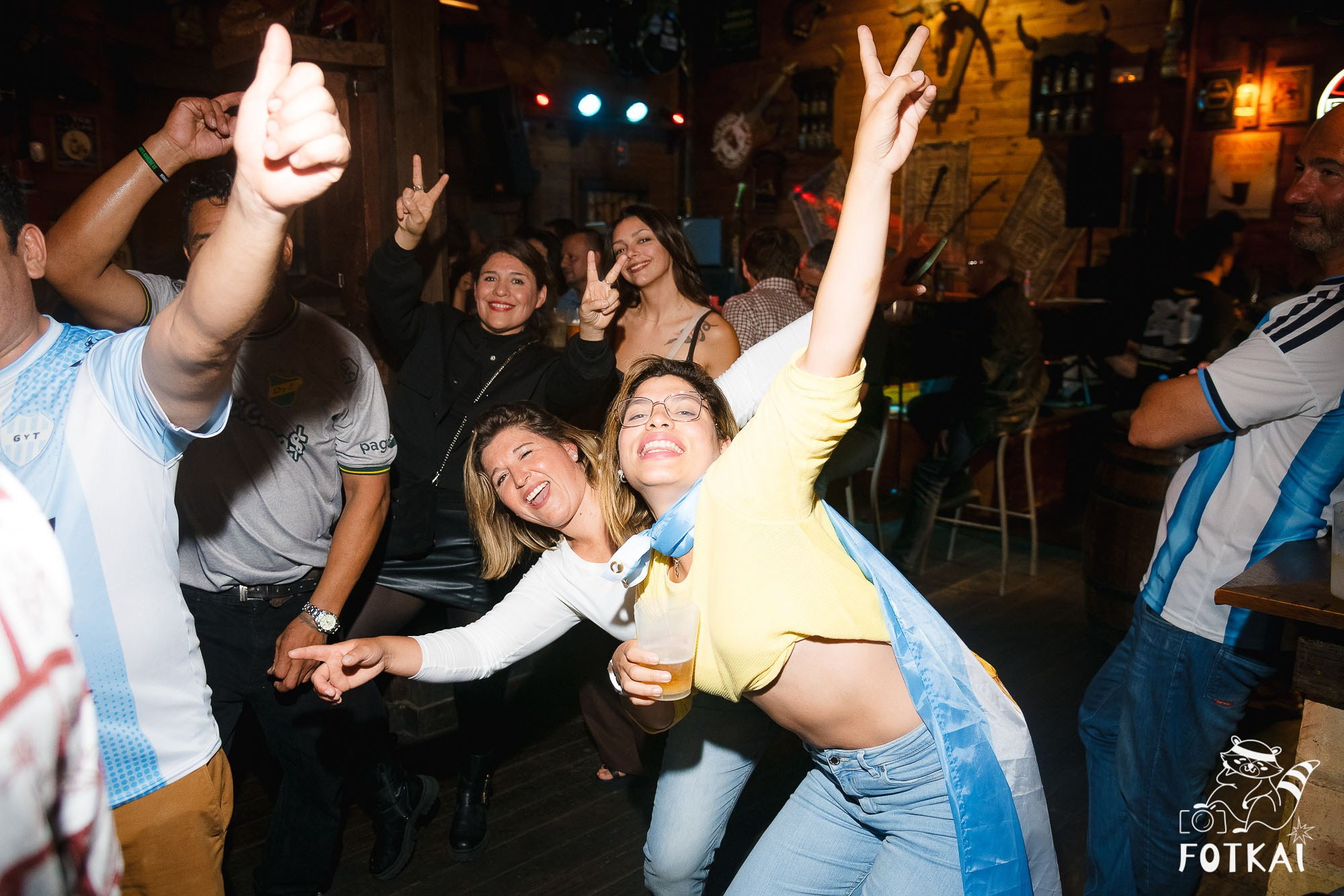 Los Ekilibristas de la Cuerda Floja — Фото с концерта в Торревьехе, 2026 | FOTKAI