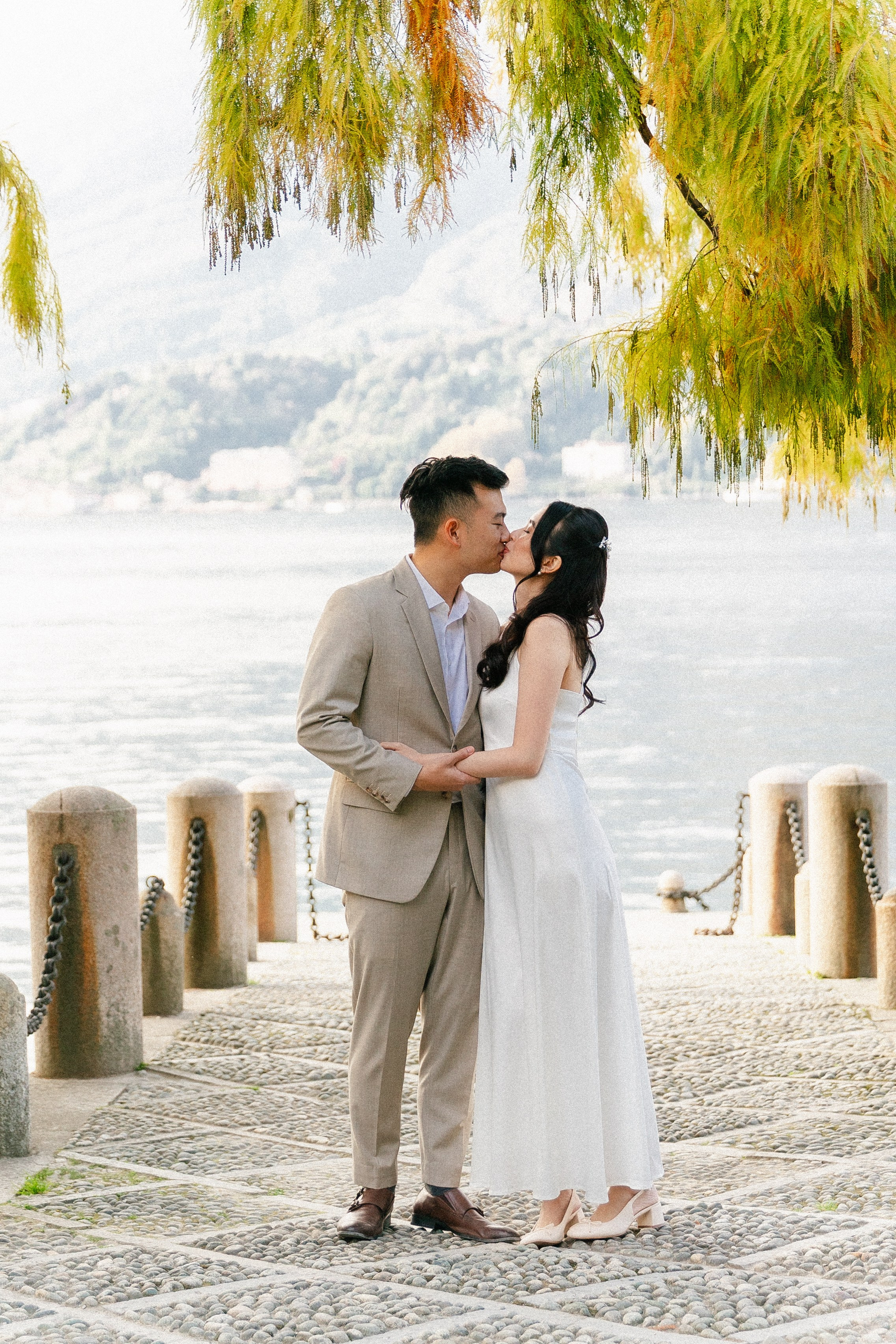 Bride and groom at Villa Melzi on lake como 
