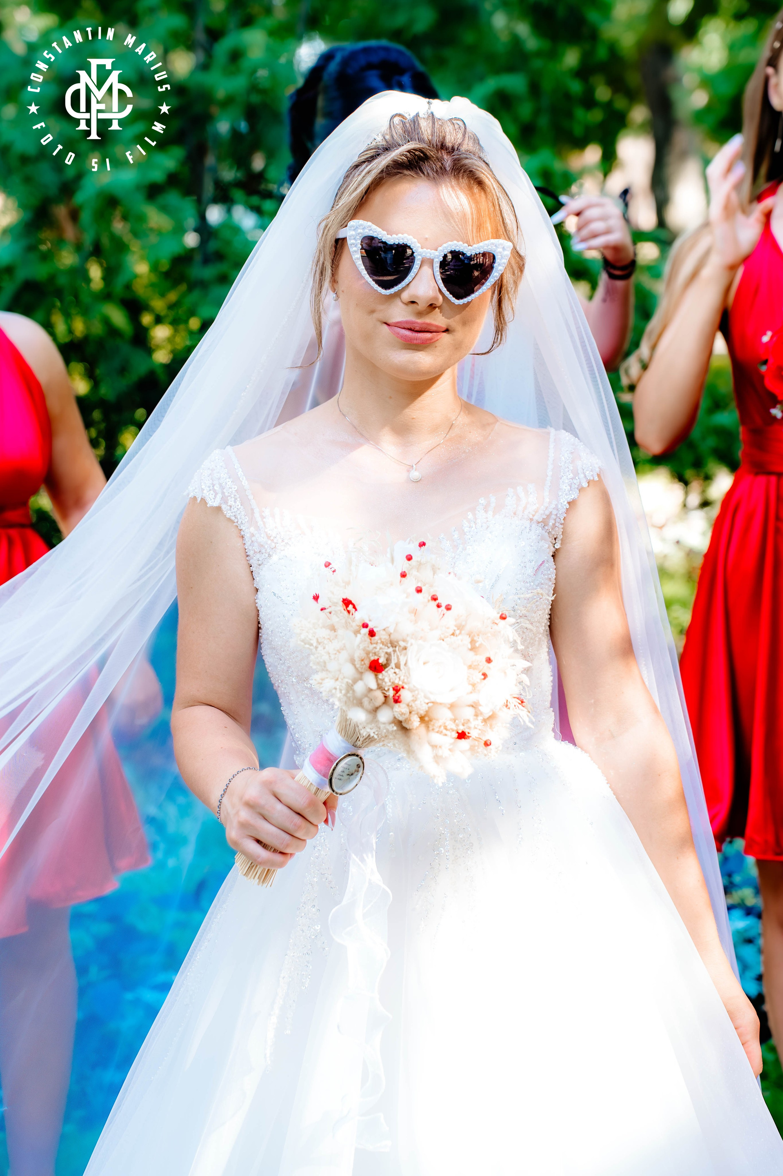 WEDDING PHOTOGRAPHY. DESPRE NOI