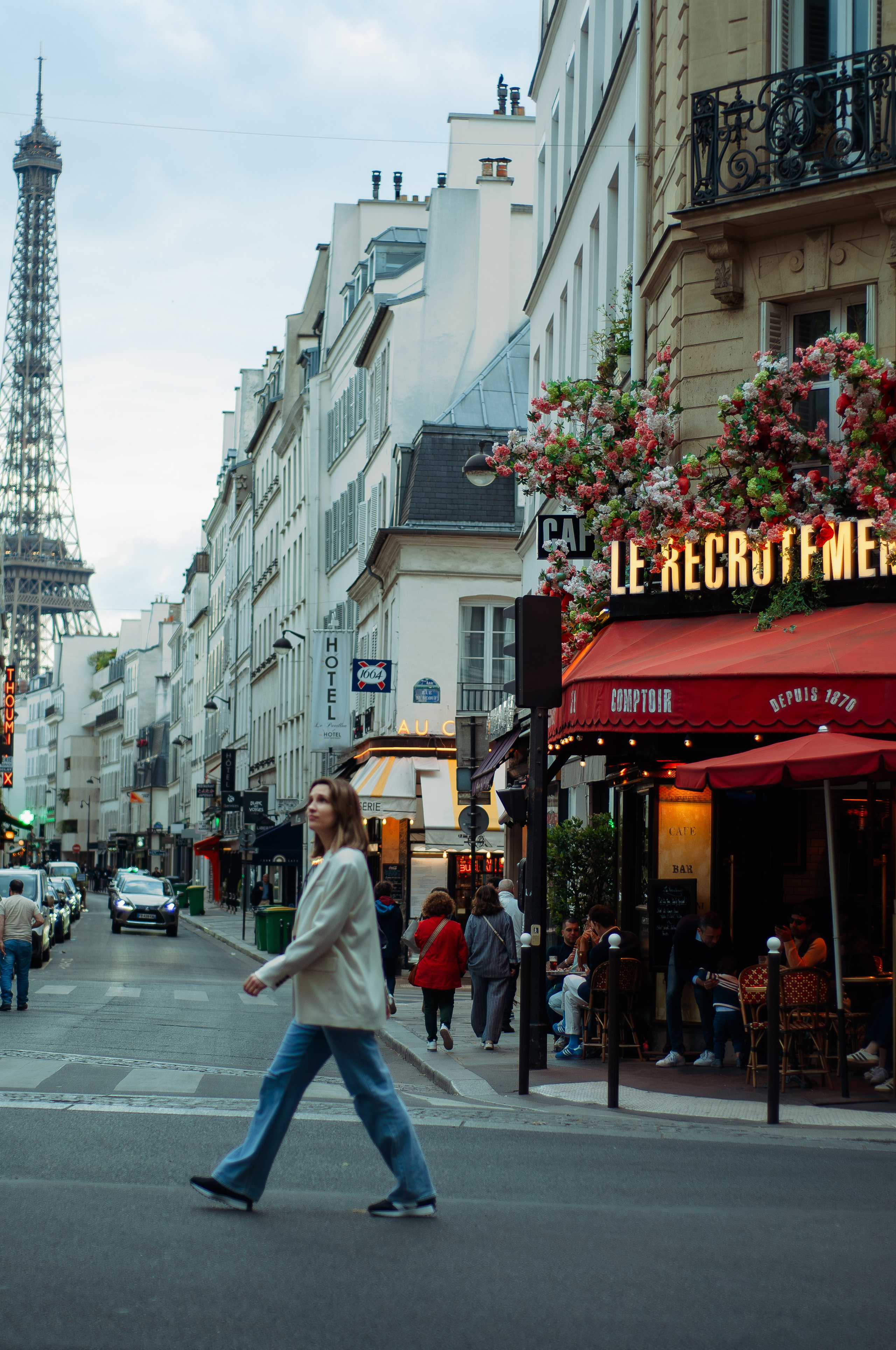 Evening photoshoot in Paris. Paris photographer — Polina Osipova