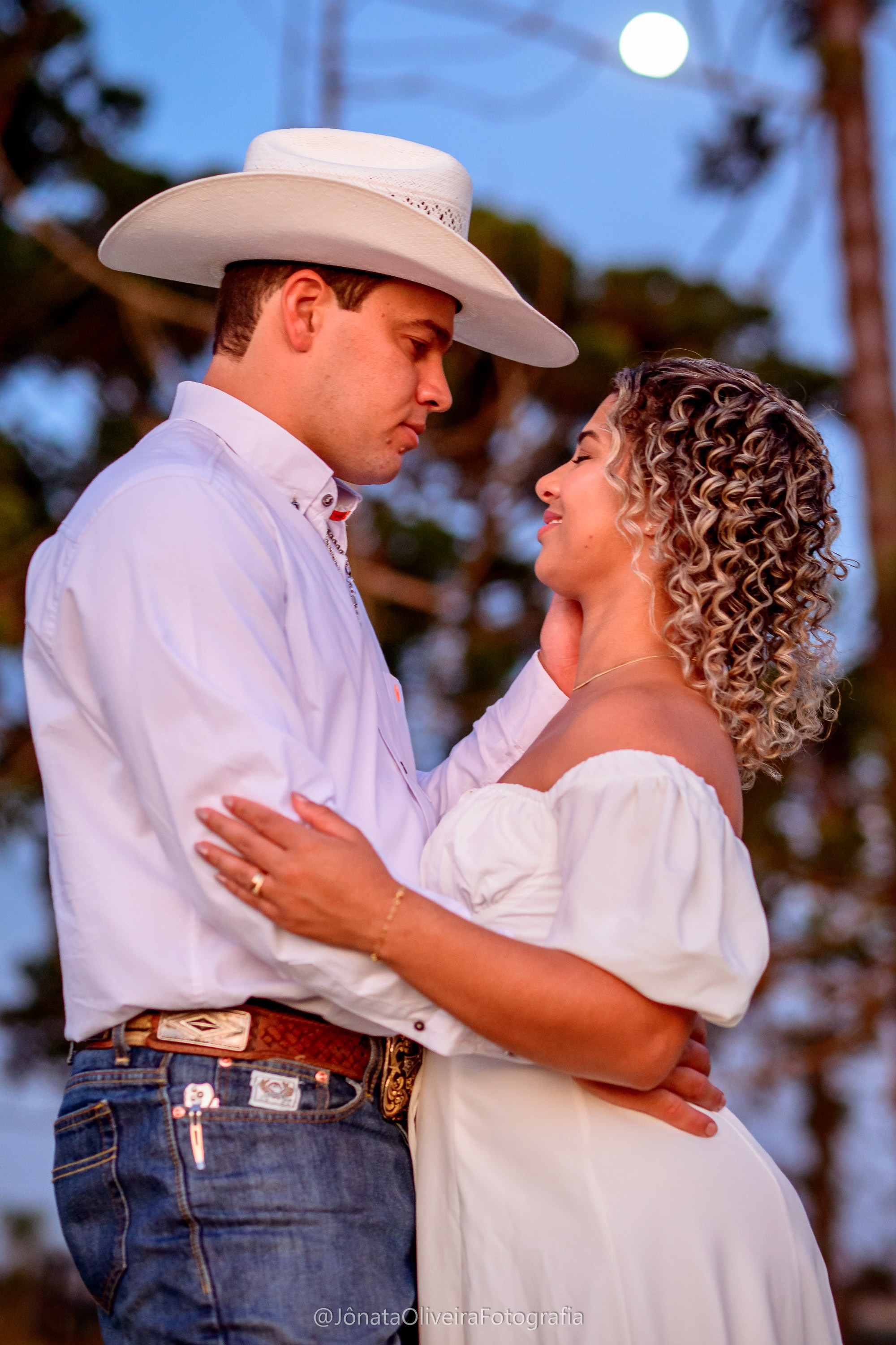 Pre Wedding Luérica e Vinicius. Fotografia de casamentos e ensaios em avaré Jônata Oliveira