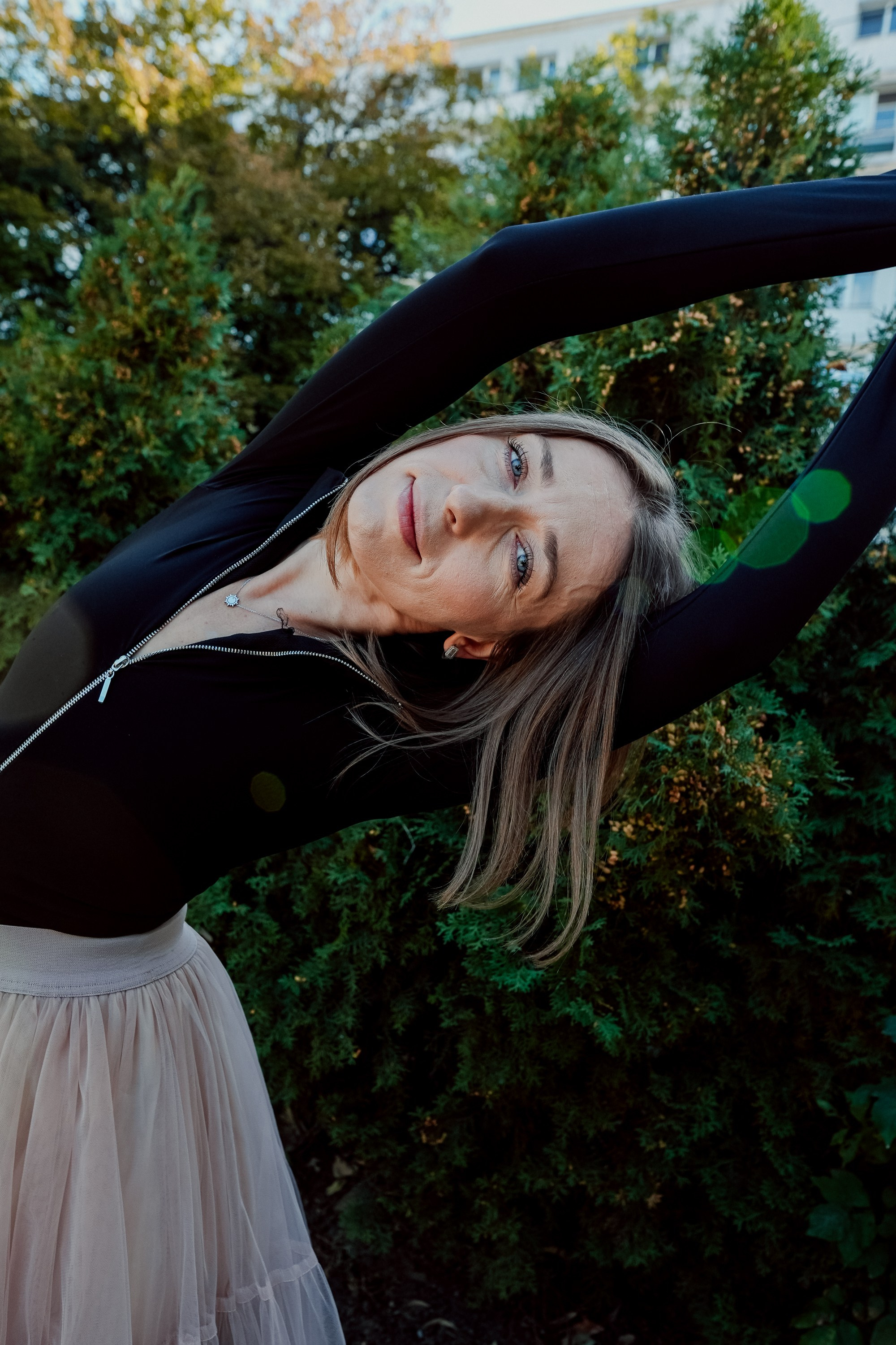 Sunt o Zeita — yoga on street. MARINABUGS