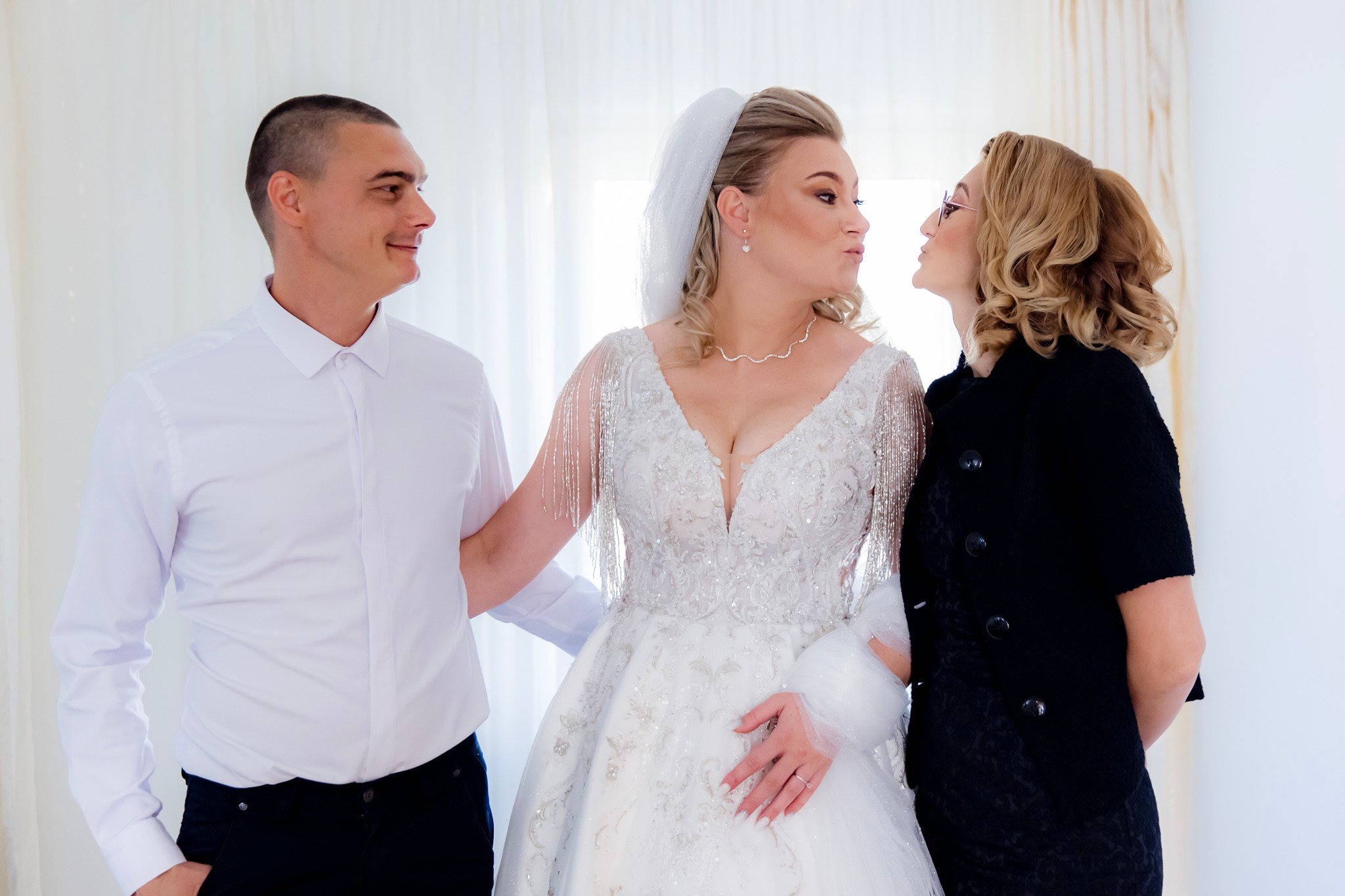 Mihai & Oana. Servicii foto-video profesionale, pentru momente de neuitat