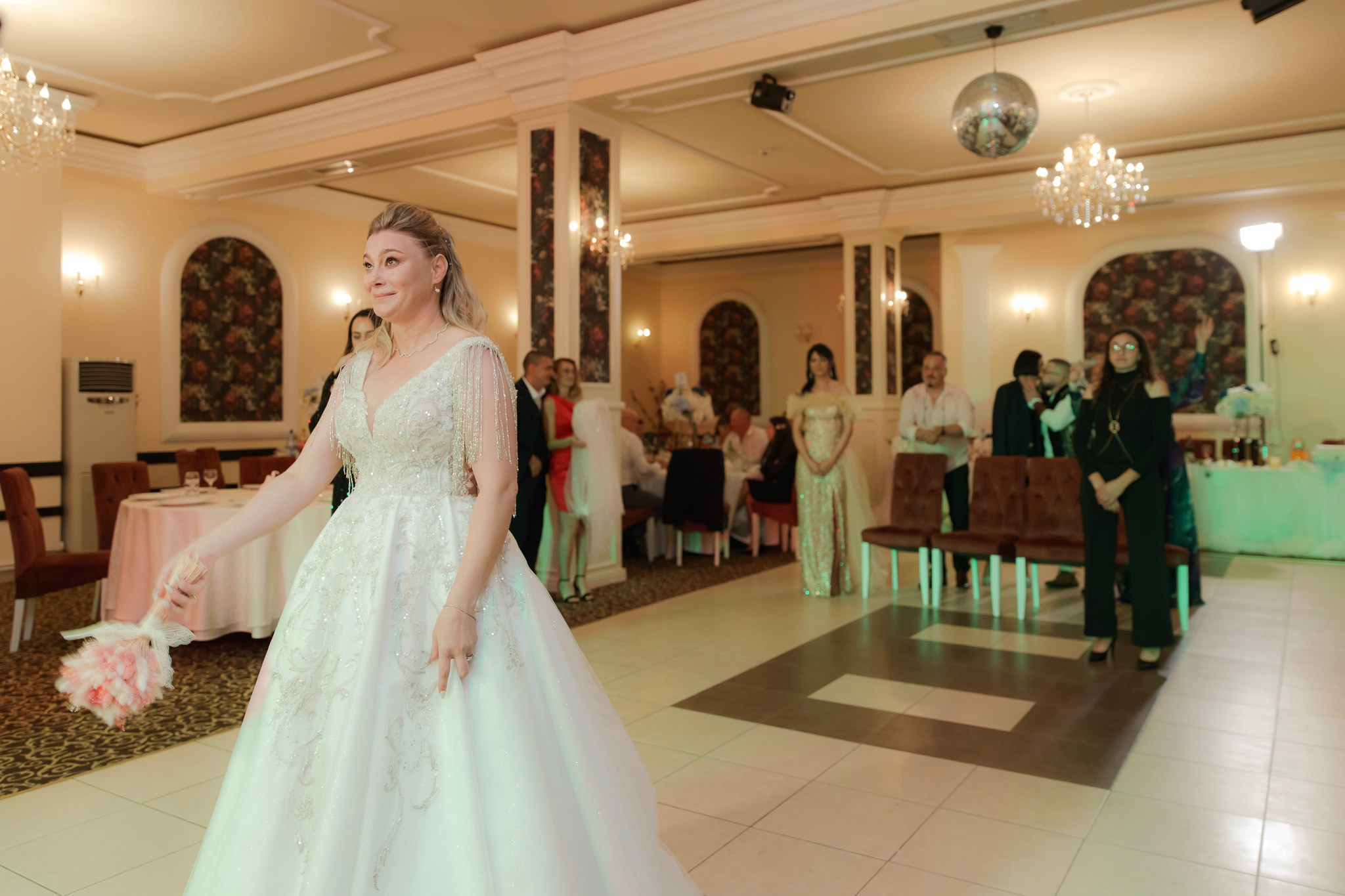 Mihai & Oana. Servicii foto-video profesionale, pentru momente de neuitat