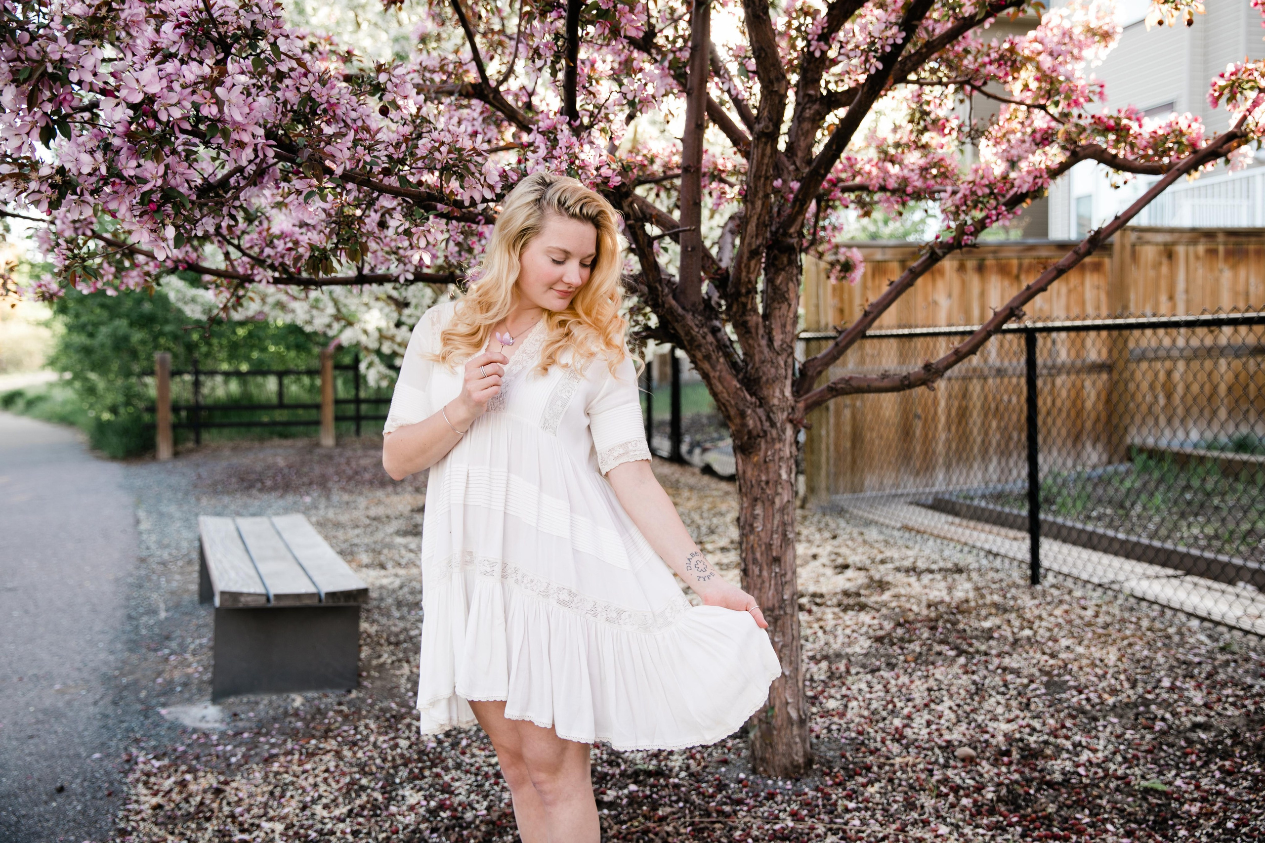 Leanne — Cherry Blossoms. Fotografía accesible en Calgary