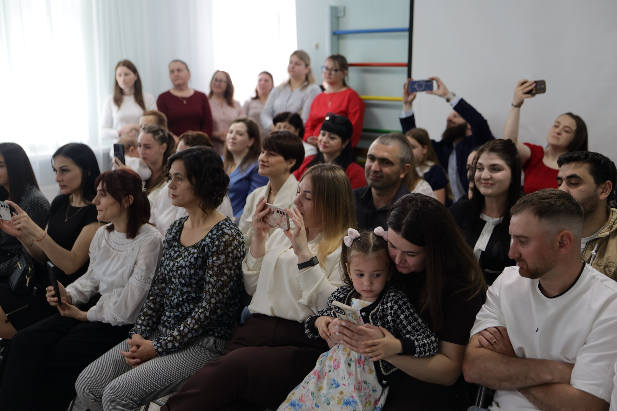 O filă de copilărie.... Alika Dia- Fotograf în Republica Moldova, Strășeni