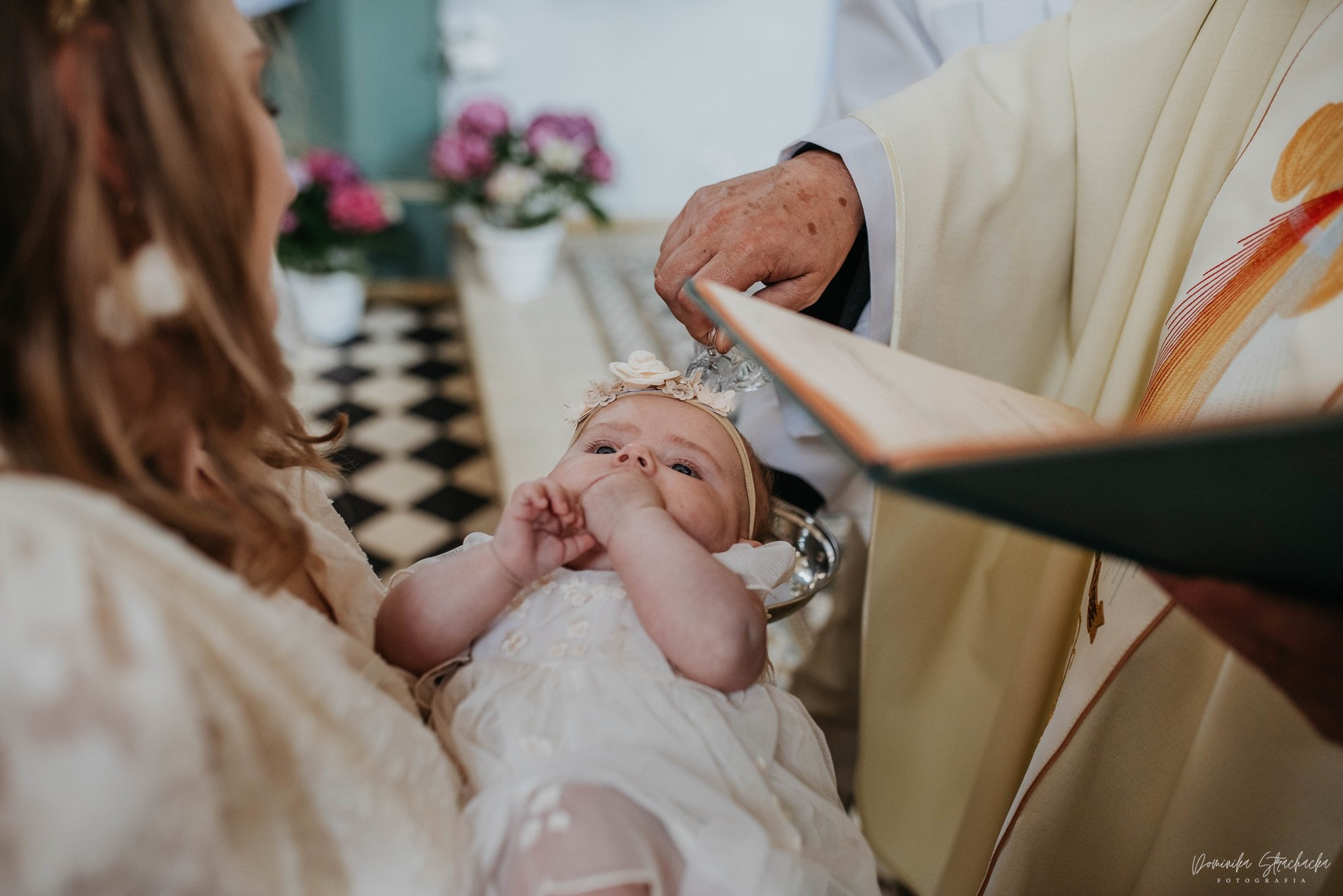 Chrzest Święty Alicji. Dominika Strachacka Fotografia | Fotograf ślubny i rodzinny Opole Lubelskie Lublin