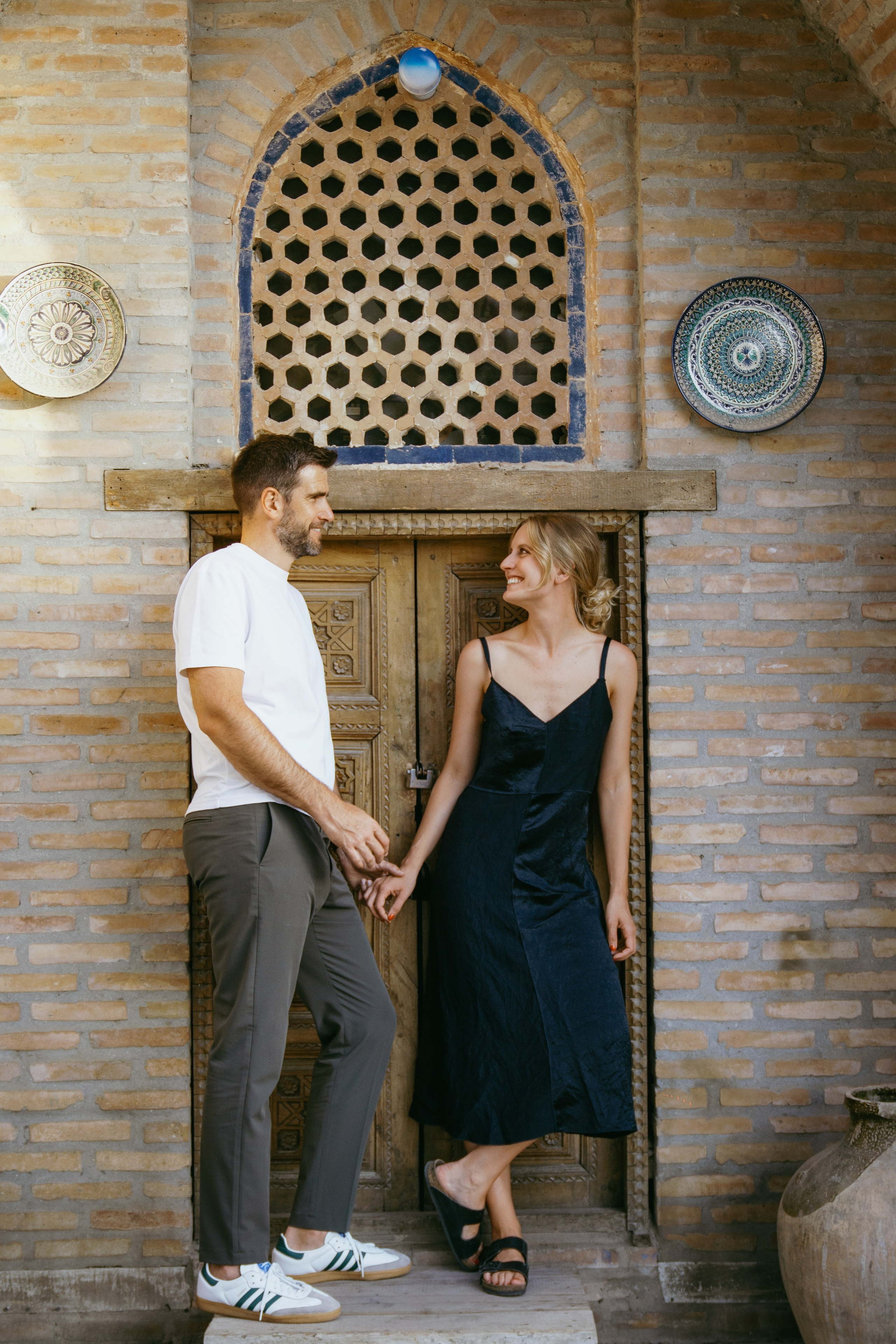 Love Story photoshoot in Samarkand with the backdrop of Gur-Emir. Photographer in Uzbekistan and Samarkand Djasur Marupov