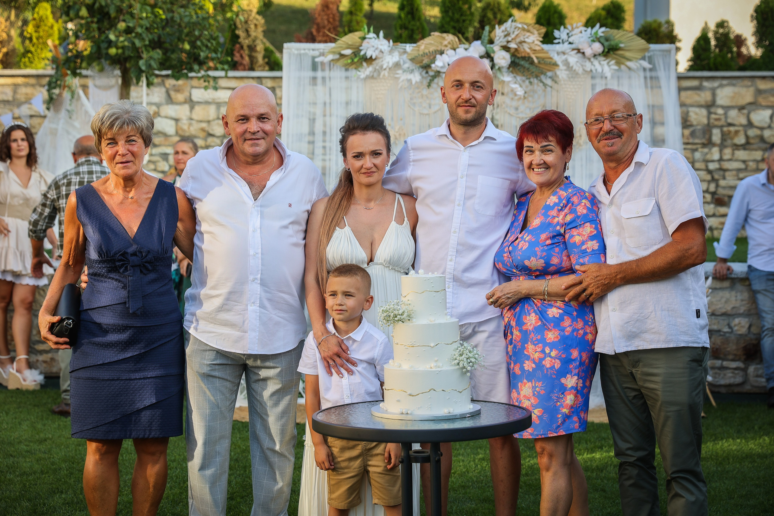 Nunta Cosmin și Simona de la La Moșu a fost exact genul de eveniment care demonstrează cât de frumoasă poate fi o nuntă în aer liber. Rares Bucur is a professional wedding photographer based in Cluj-Napoca, Romania, specializing in wedding photography