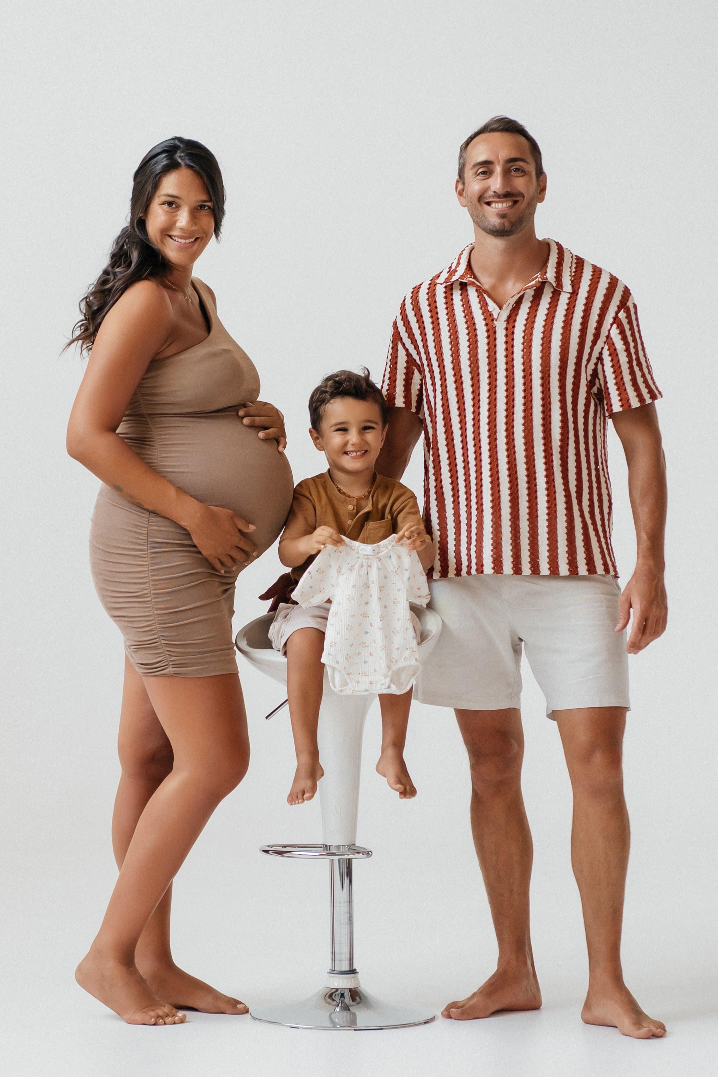 Maternity in studio. Family and wedding photographer in Italy Olga Kulikova