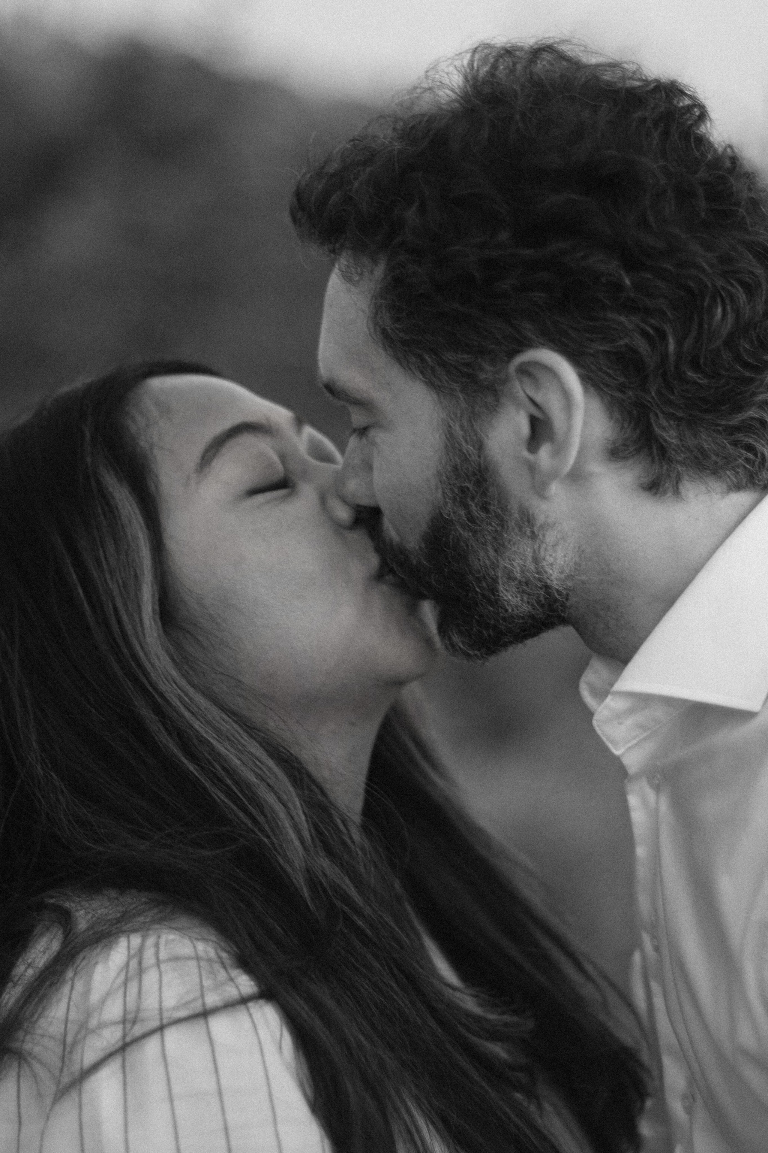 Proposal of Pieter to Vanya in Athens. Photographer in Greece Kristina
