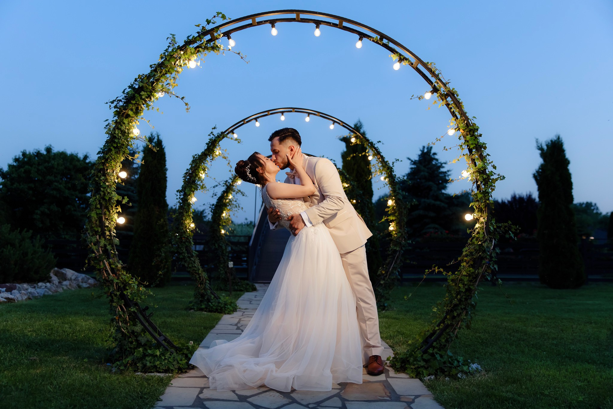 Ioana & Ionuț | Nuntă de poveste la Păstrăvăria Poiana din Mălini județul Suceava. Servicii foto-video profesionale, pentru momente de neuitat