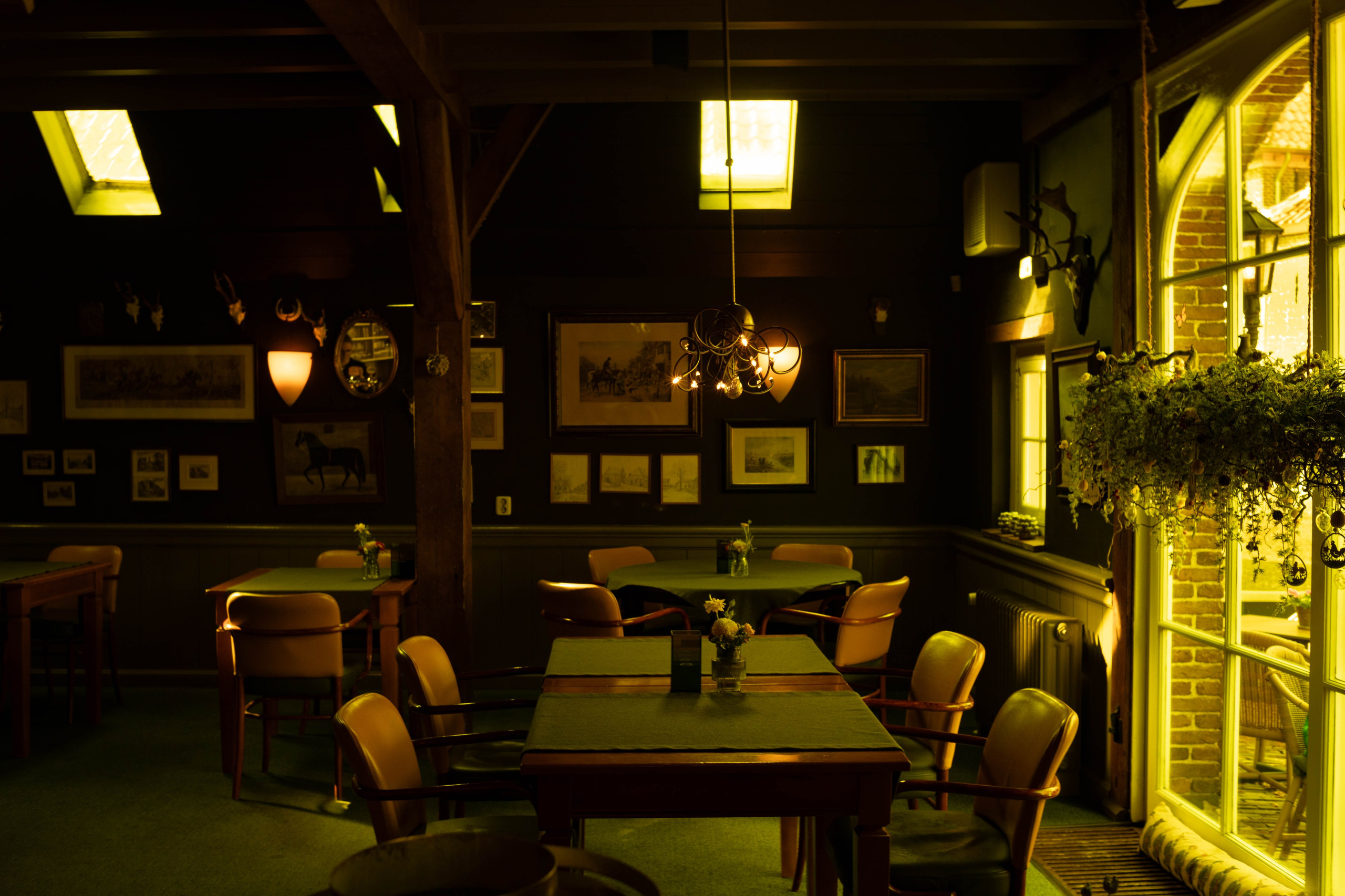 Het Wapen van Bronkhorst Cafe Restraurant. Lero Photographer and a set designer|individual custom portrait and advertising photography in Zutphen