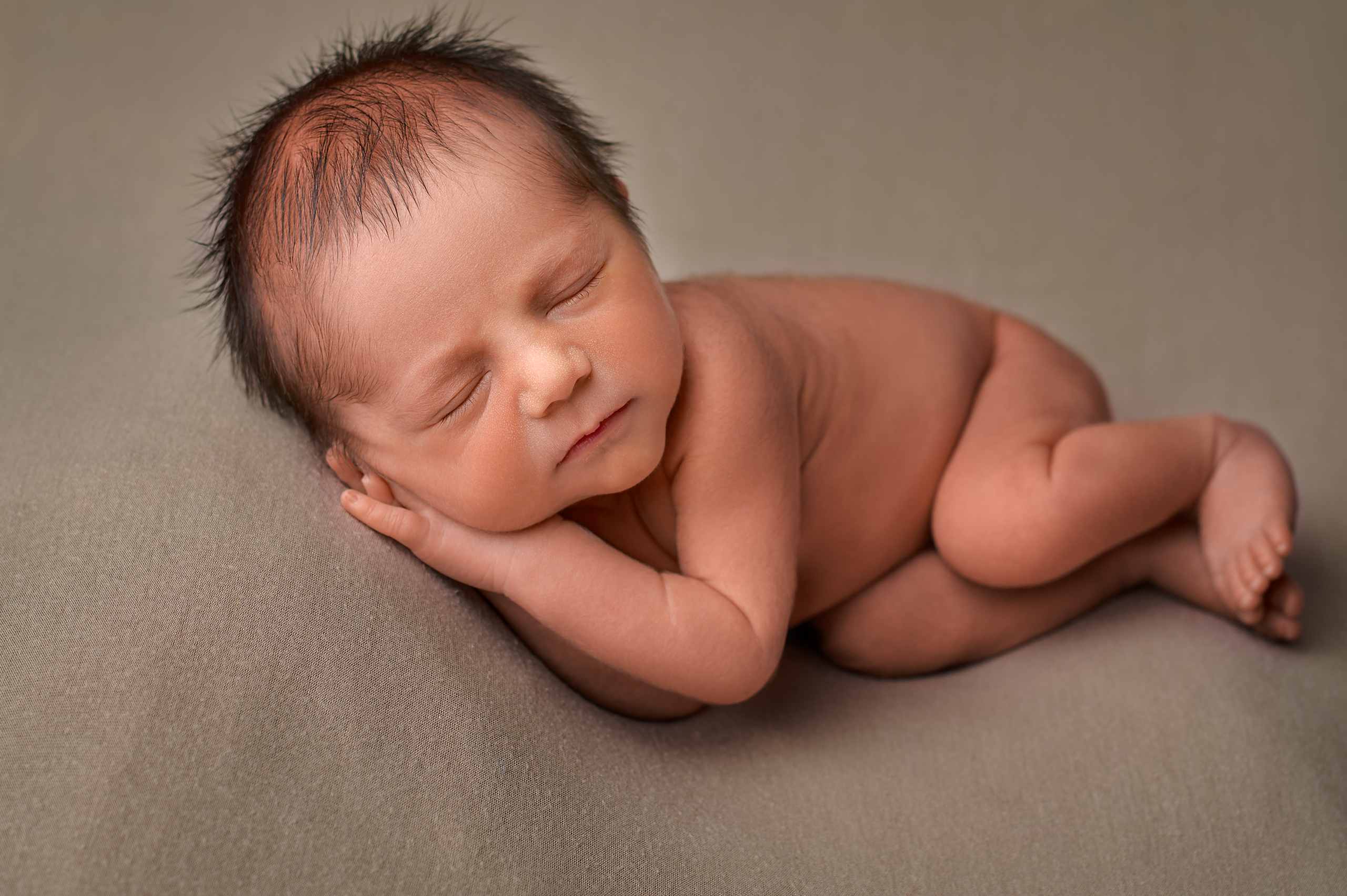 MATERNITY & NEWBORN professional Photography by Irene Chaikeen. Irene Chaikeen | Maternity and newborn photoshoot in Essex/London