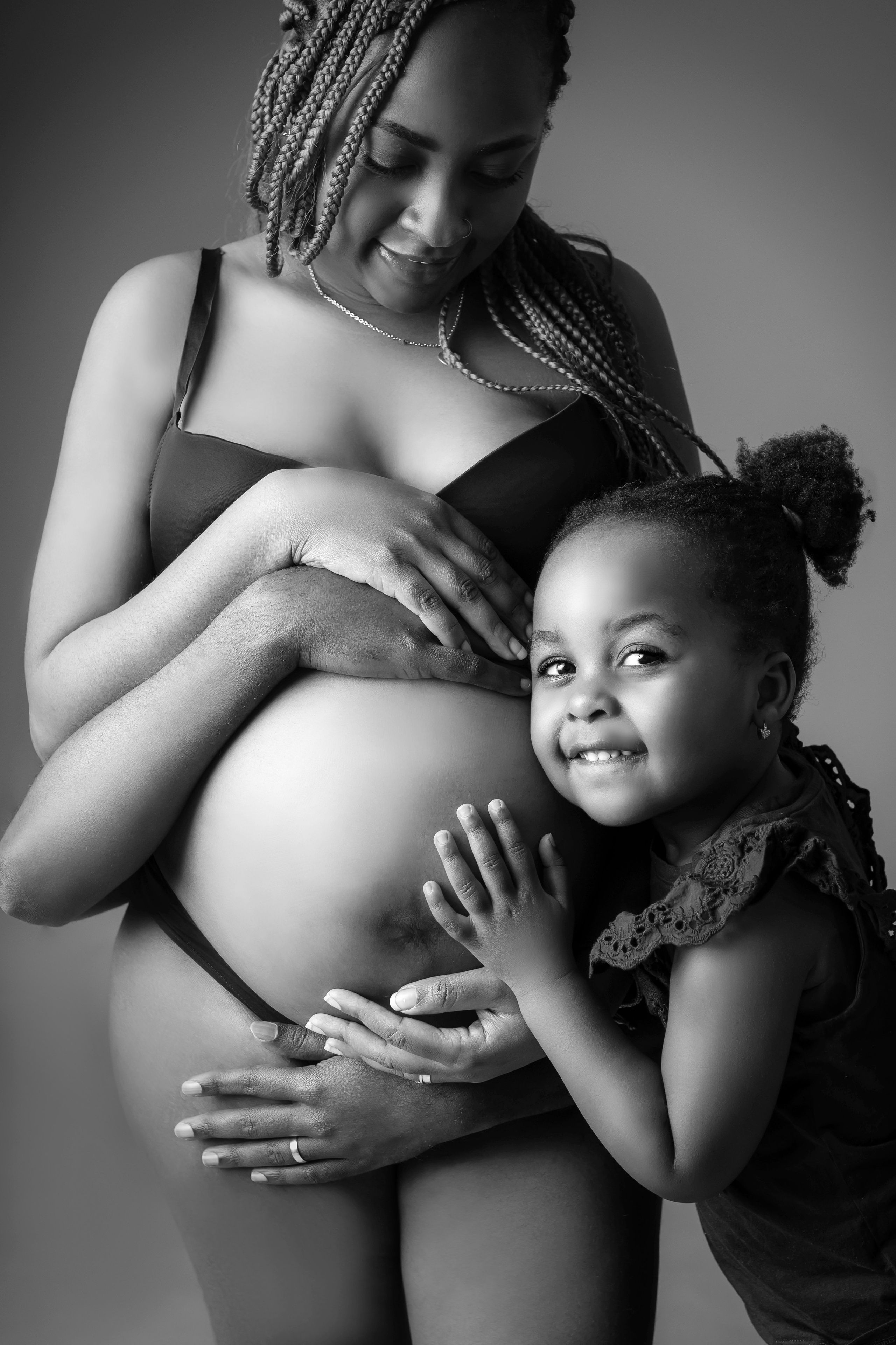 Maternity Photographer in Prague | Yana Stelmakh