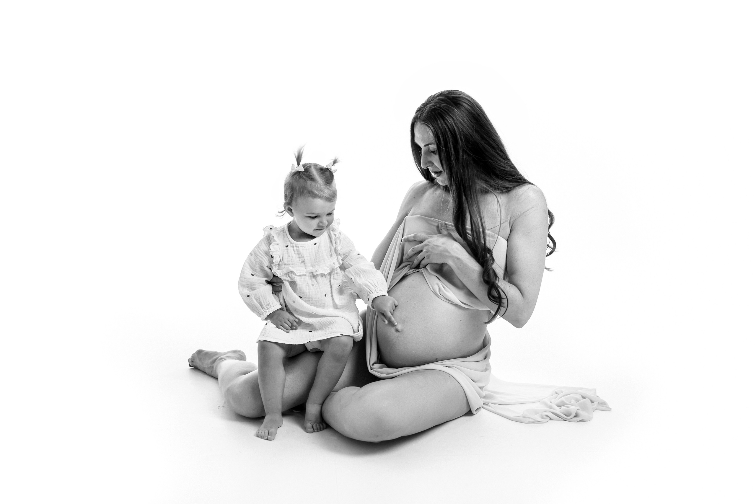 Maternity Photographer in Prague | Yana Stelmakh