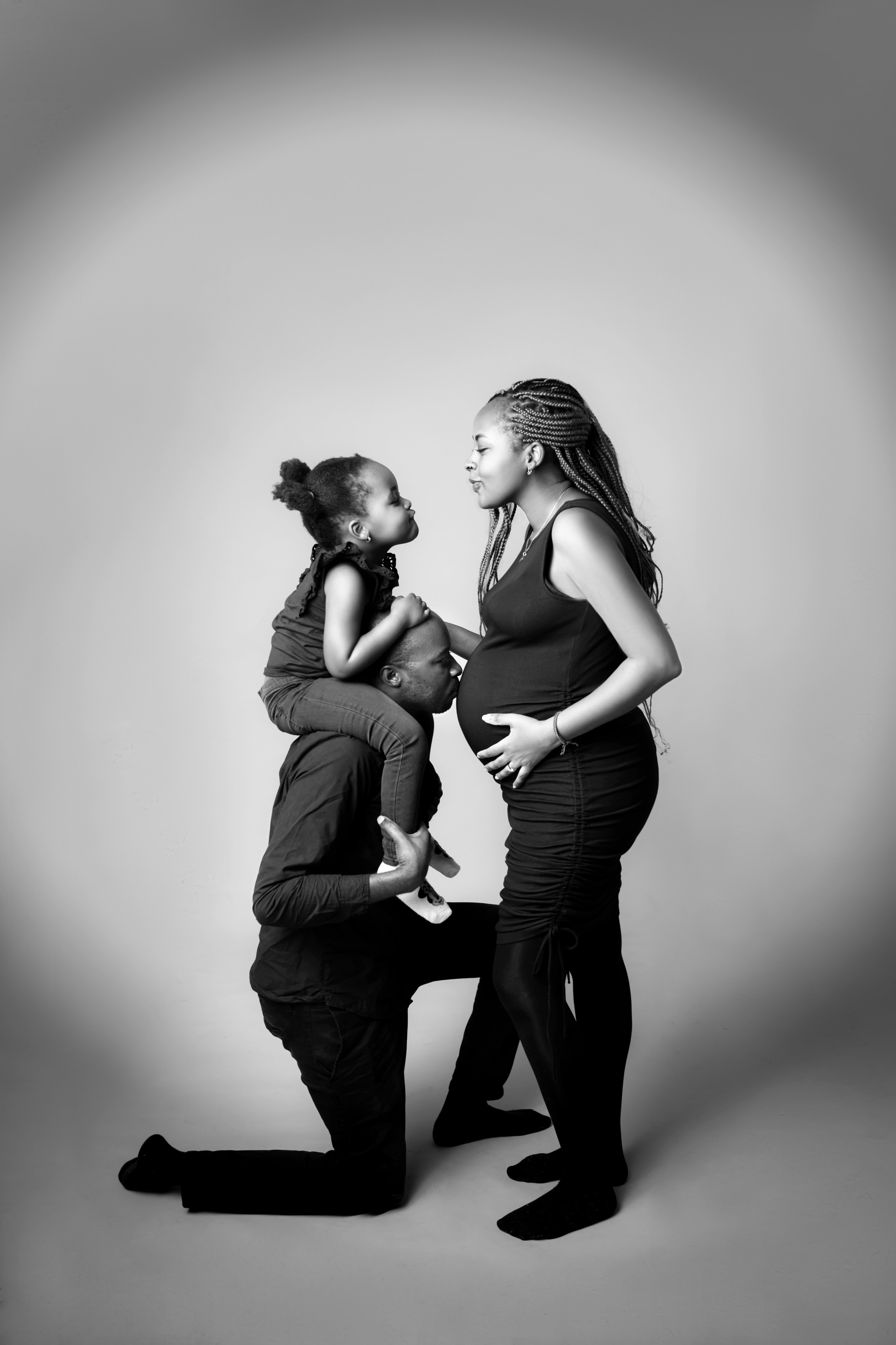 Maternity Photographer in Prague | Yana Stelmakh