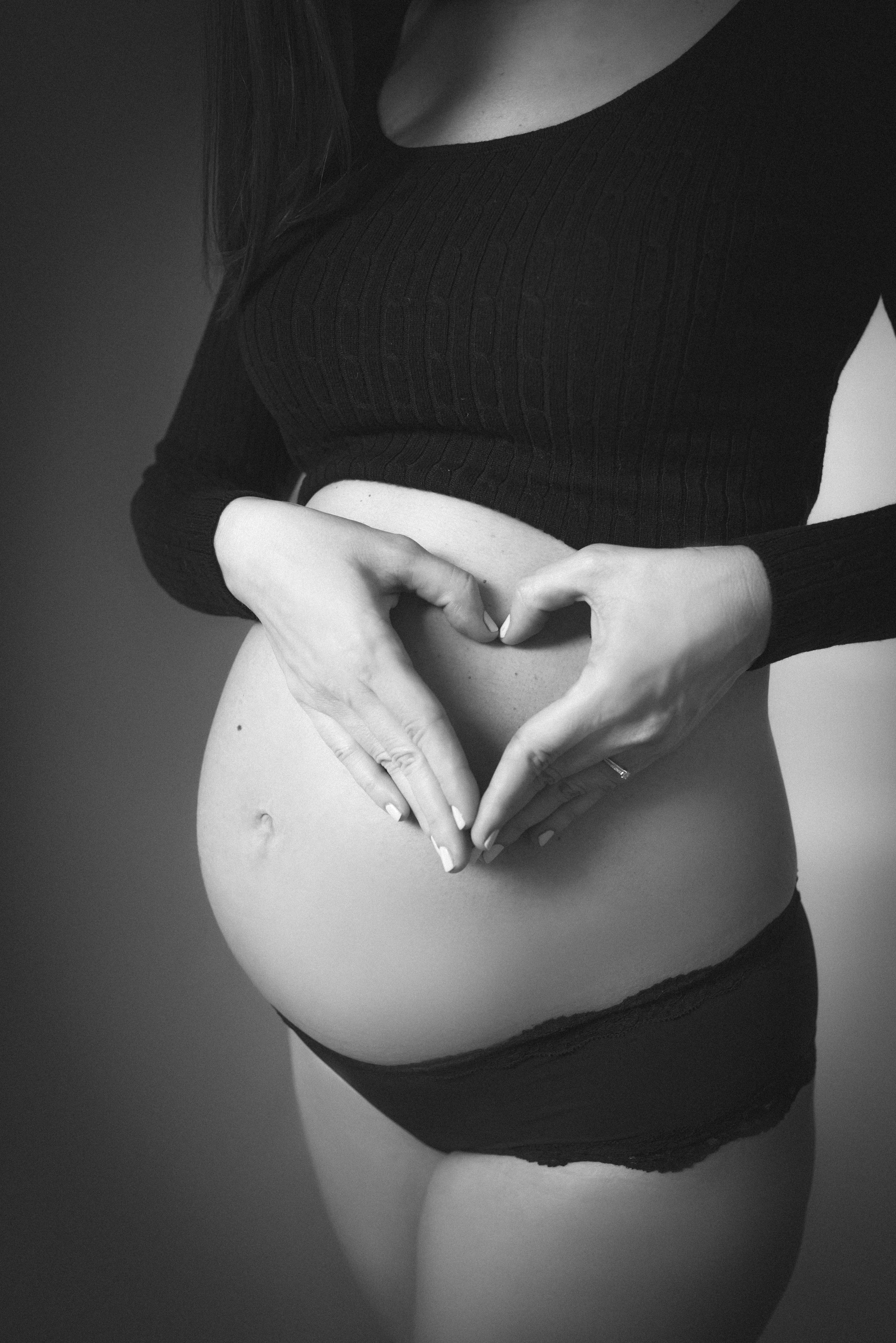 Maternity Photographer in Prague | Yana Stelmakh