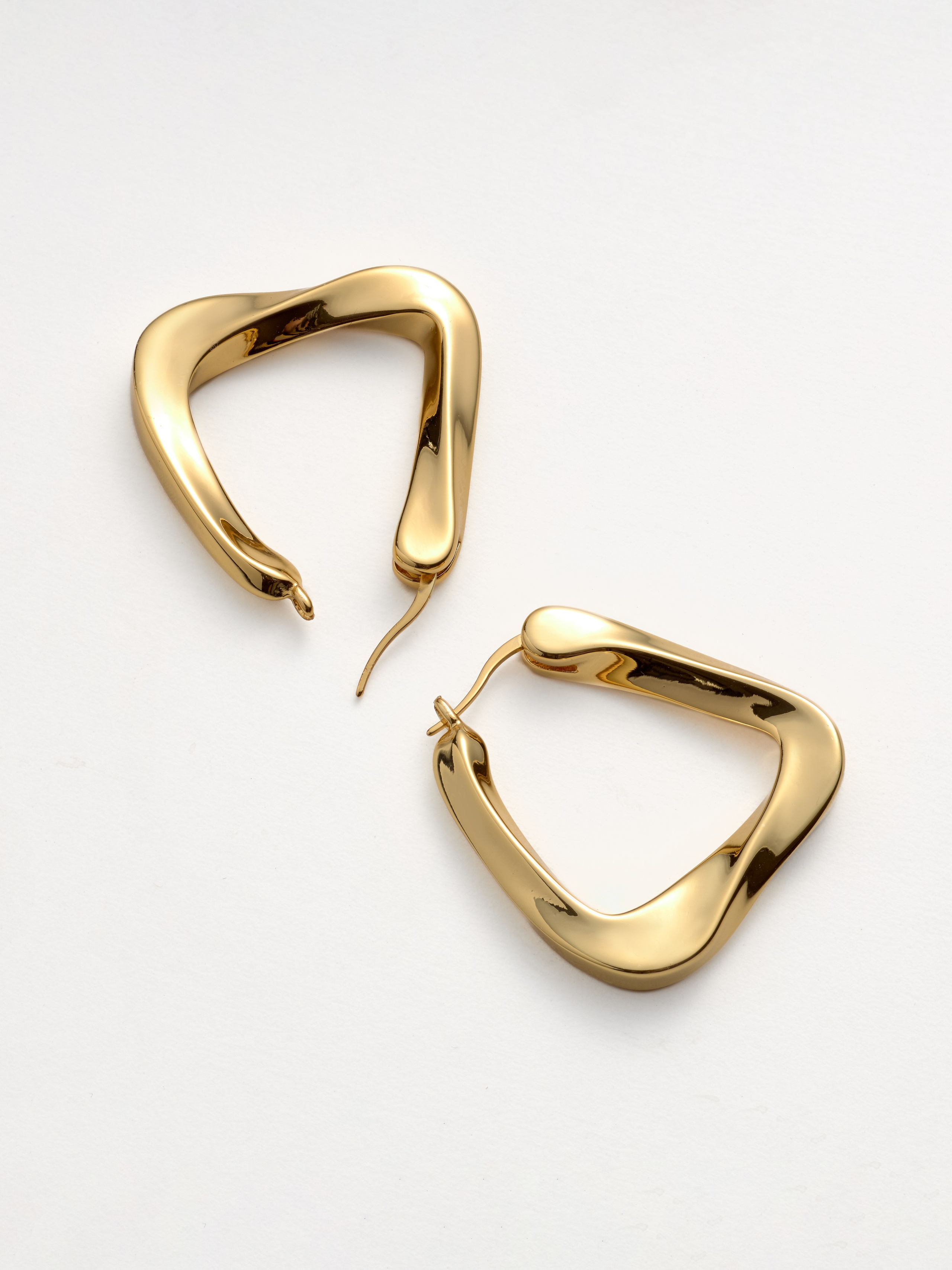 Ювелирные изделия и бижутерия. Предметная фотосъемка в Алматы. Студия фото и видео съемки товаров