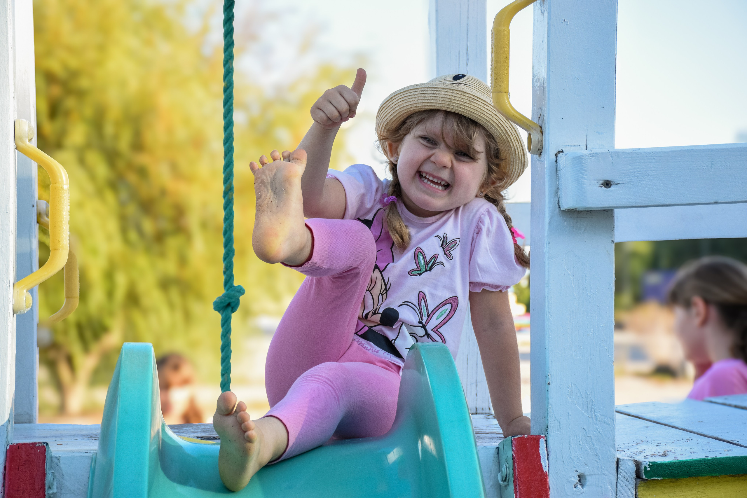 fetita pe topogan, petrecere copii, fotograf copii